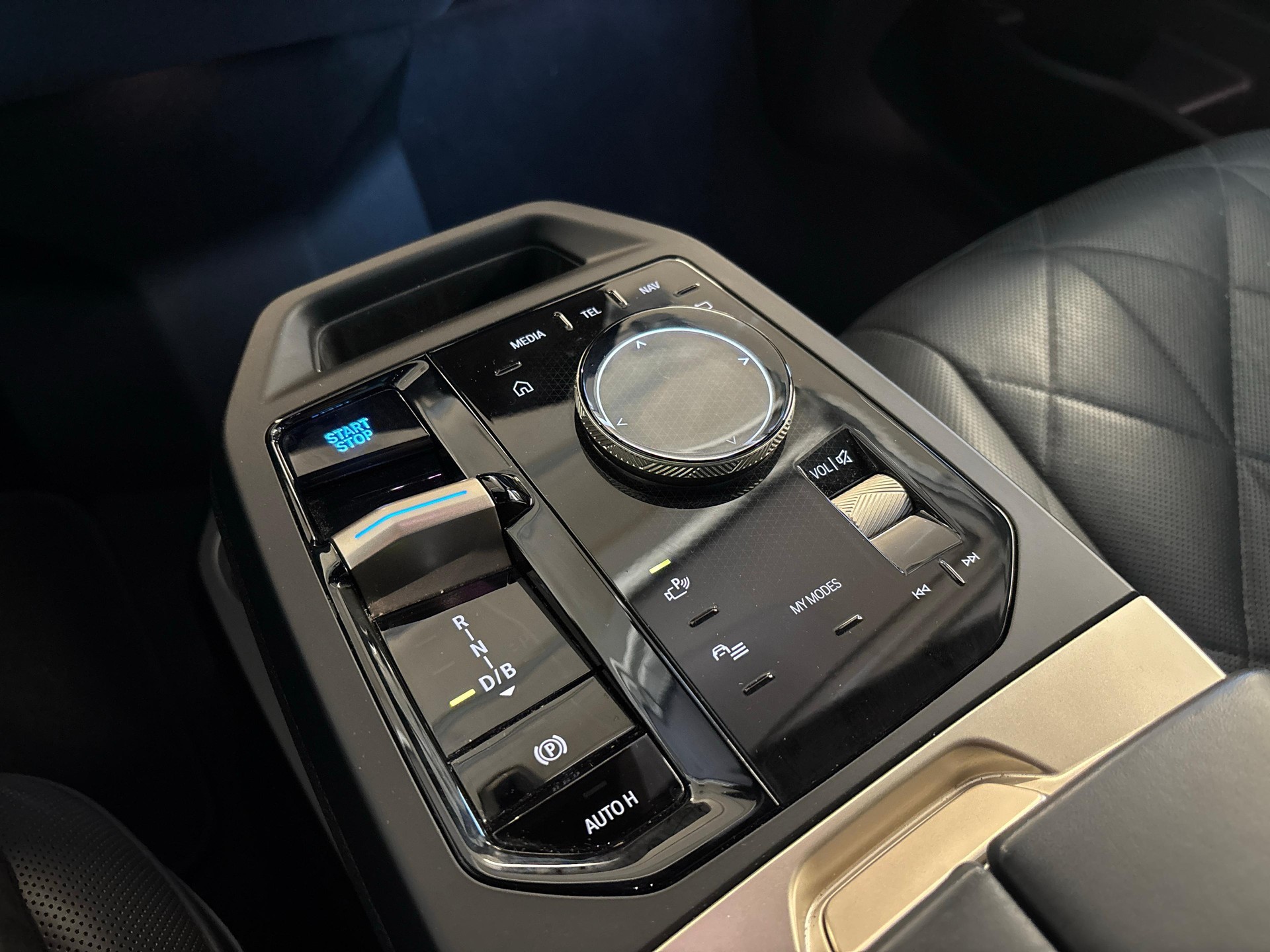 BMW iX xDrive50-image-16
