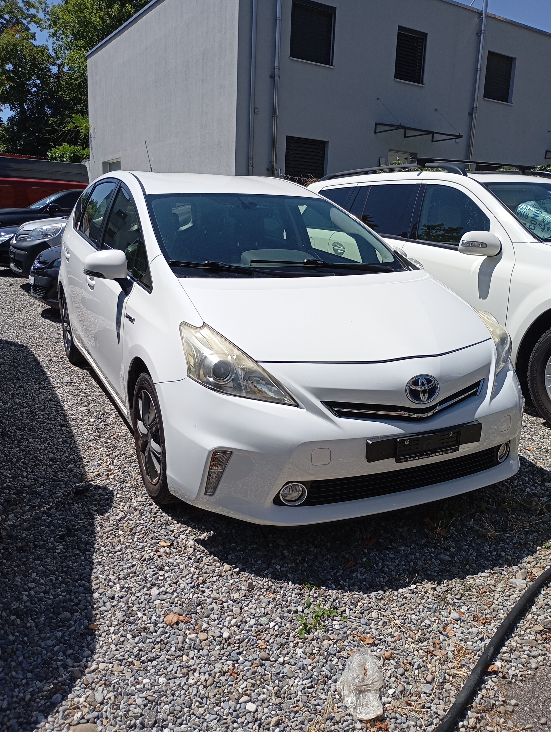 TOYOTA PRIUS PLUS-showroom-element-1