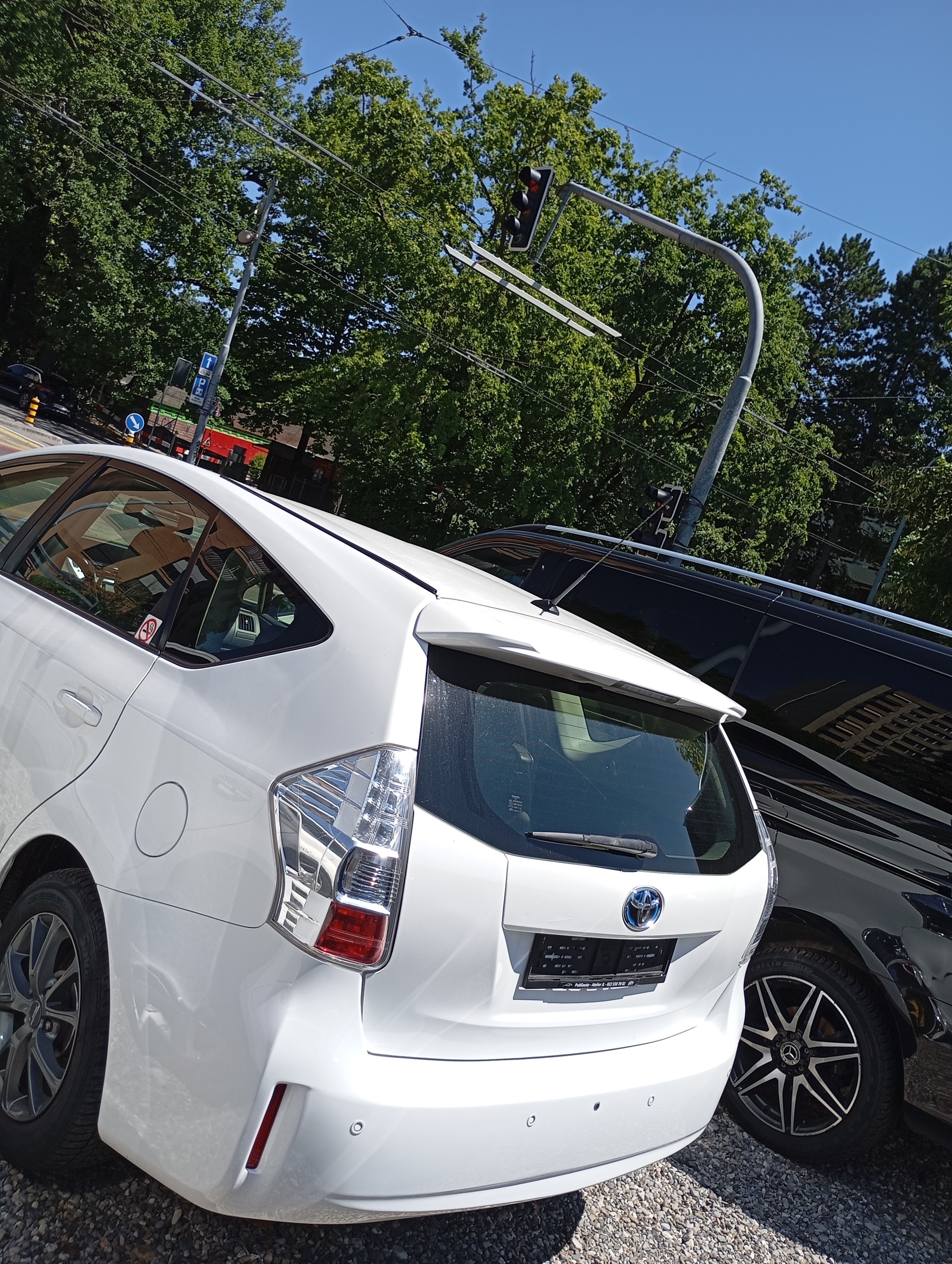 TOYOTA PRIUS PLUS-showroom-element-2