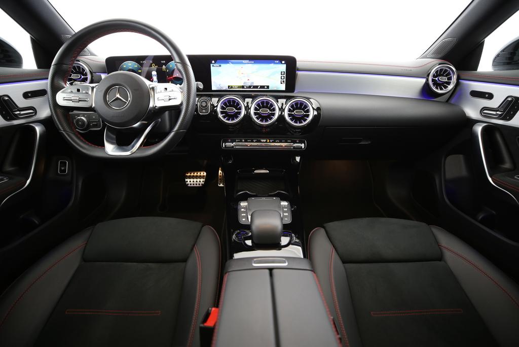MERCEDES-BENZ CLA 250 AMG Line 4matic-image-4