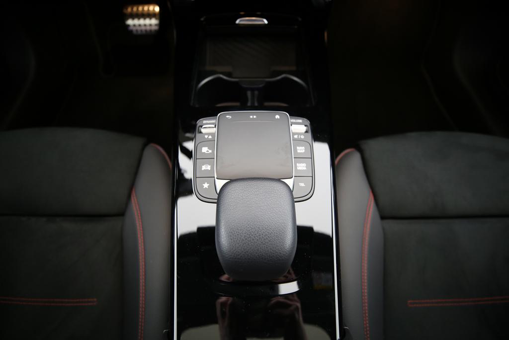 MERCEDES-BENZ CLA 250 AMG Line 4matic-image-9