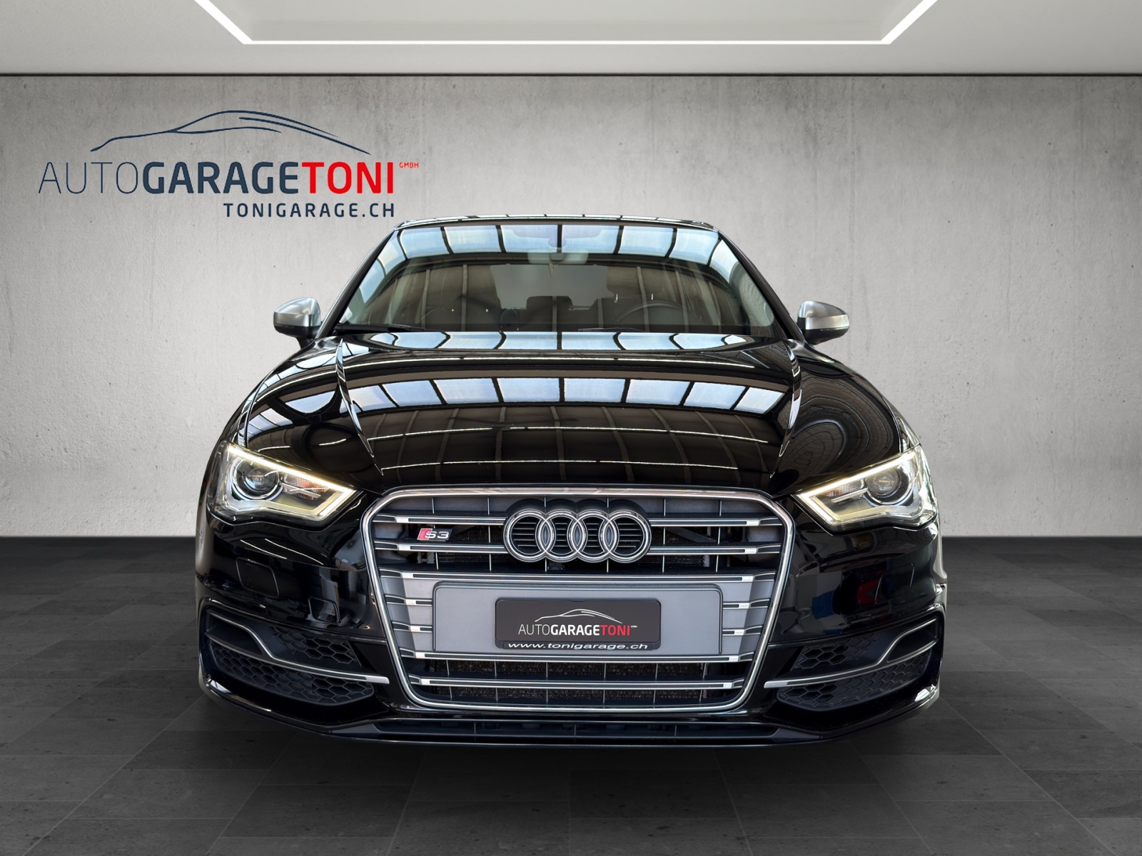 AUDI S3 Sportback 2.0 TFSI quattro-showroom-element-2