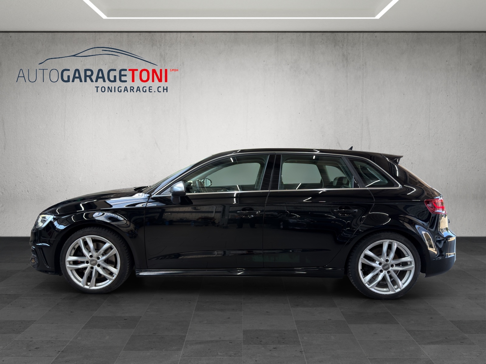 AUDI S3 Sportback 2.0 TFSI quattro-showroom-element-3