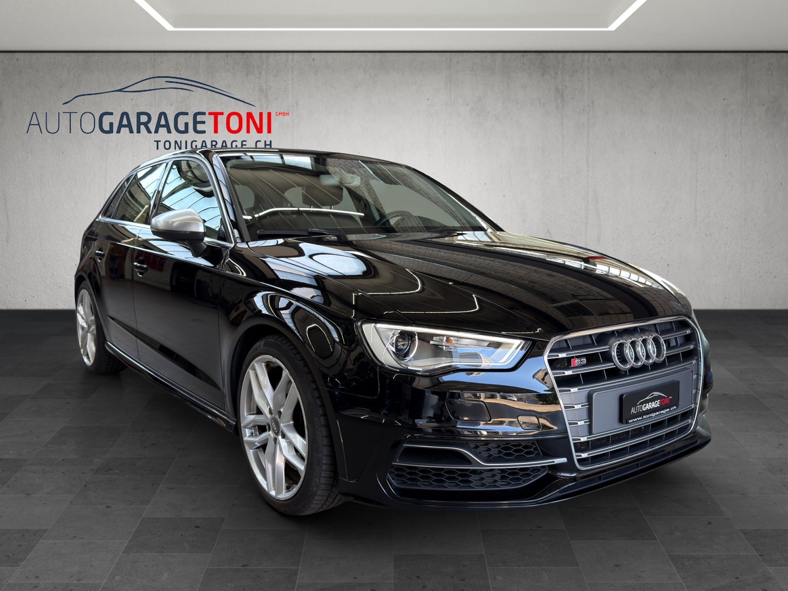AUDI S3 Sportback 2.0 TFSI quattro-showroom-element-1