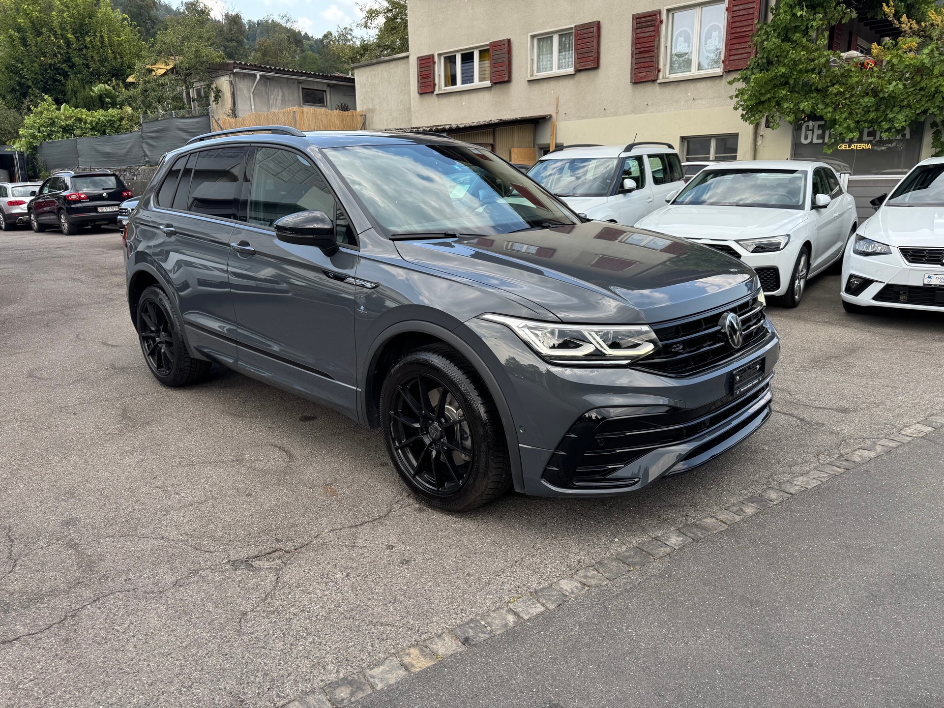 VW Tiguan 2.0TSI R-Line 4Motion DSG-showroom-element-3