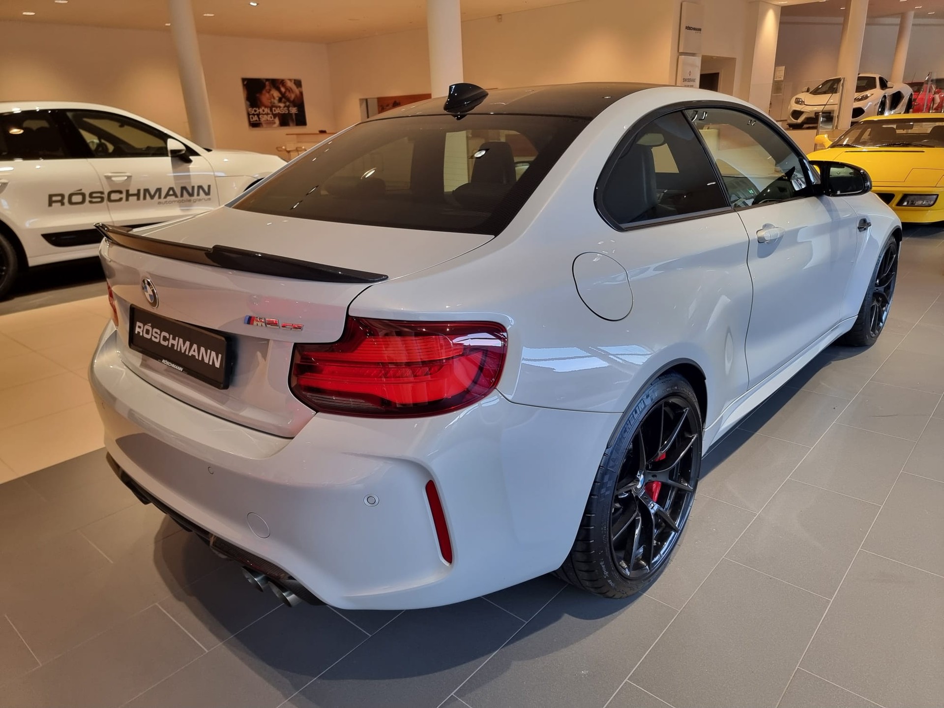 BMW M2 CS-showroom-element-2