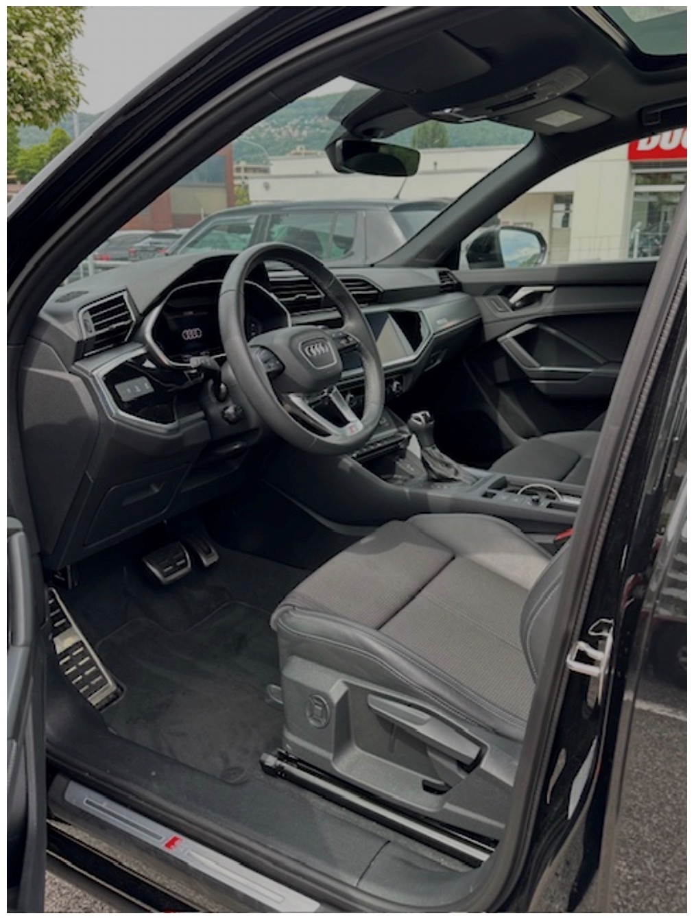 AUDI Q3 1.5 35 TFSI S line Attraction S-Tronic-image-5
