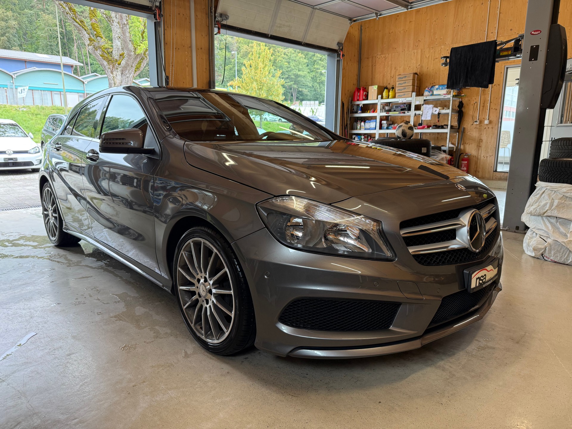 MERCEDES-BENZ A 200 AMG Line 7G-DCT-showroom-element-2