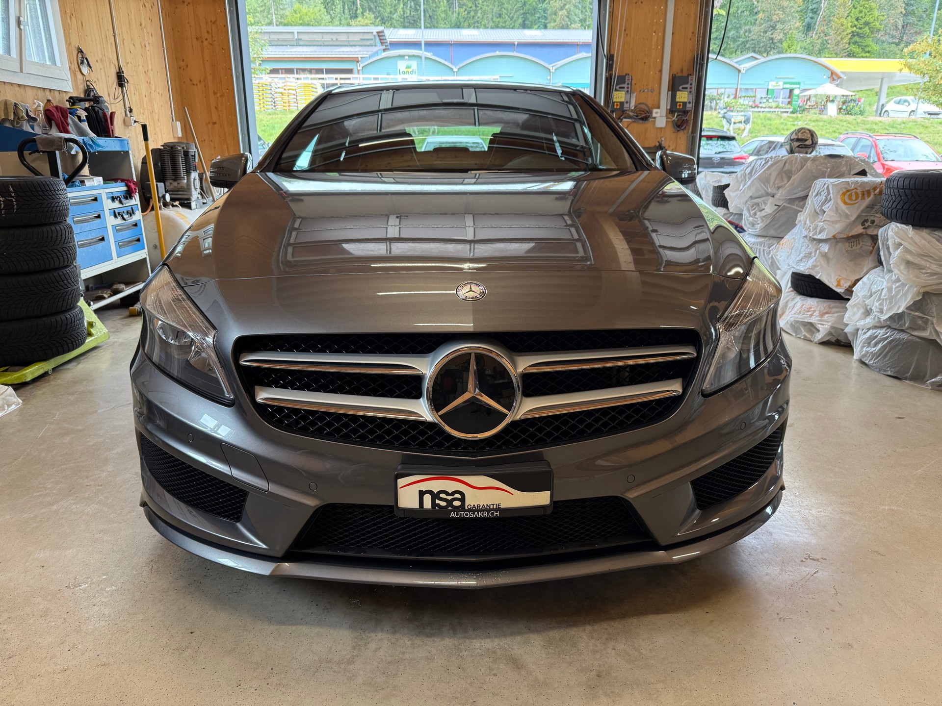 MERCEDES-BENZ A 200 AMG Line 7G-DCT-showroom-element-1