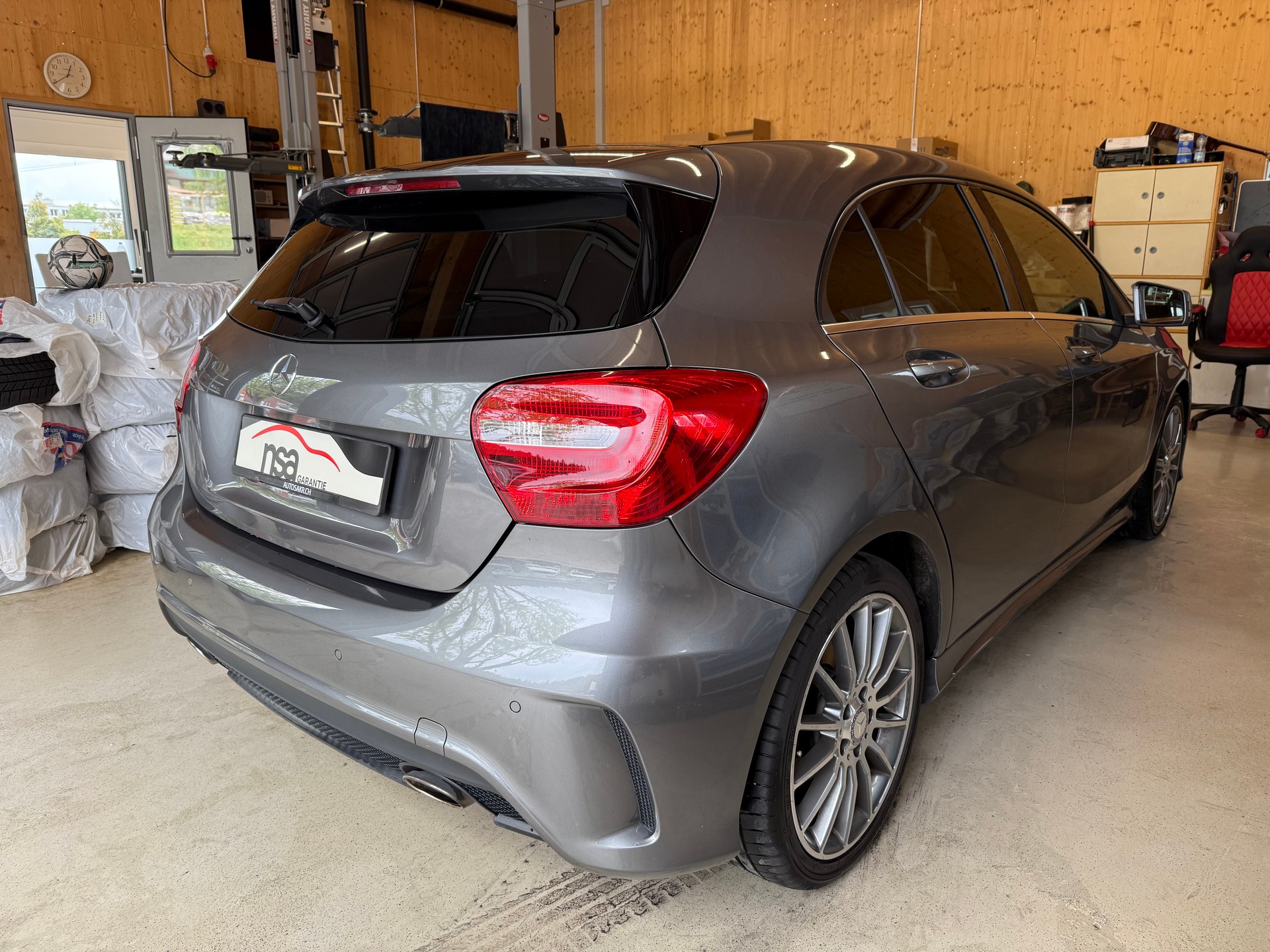 MERCEDES-BENZ A 200 AMG Line 7G-DCT-showroom-element-3