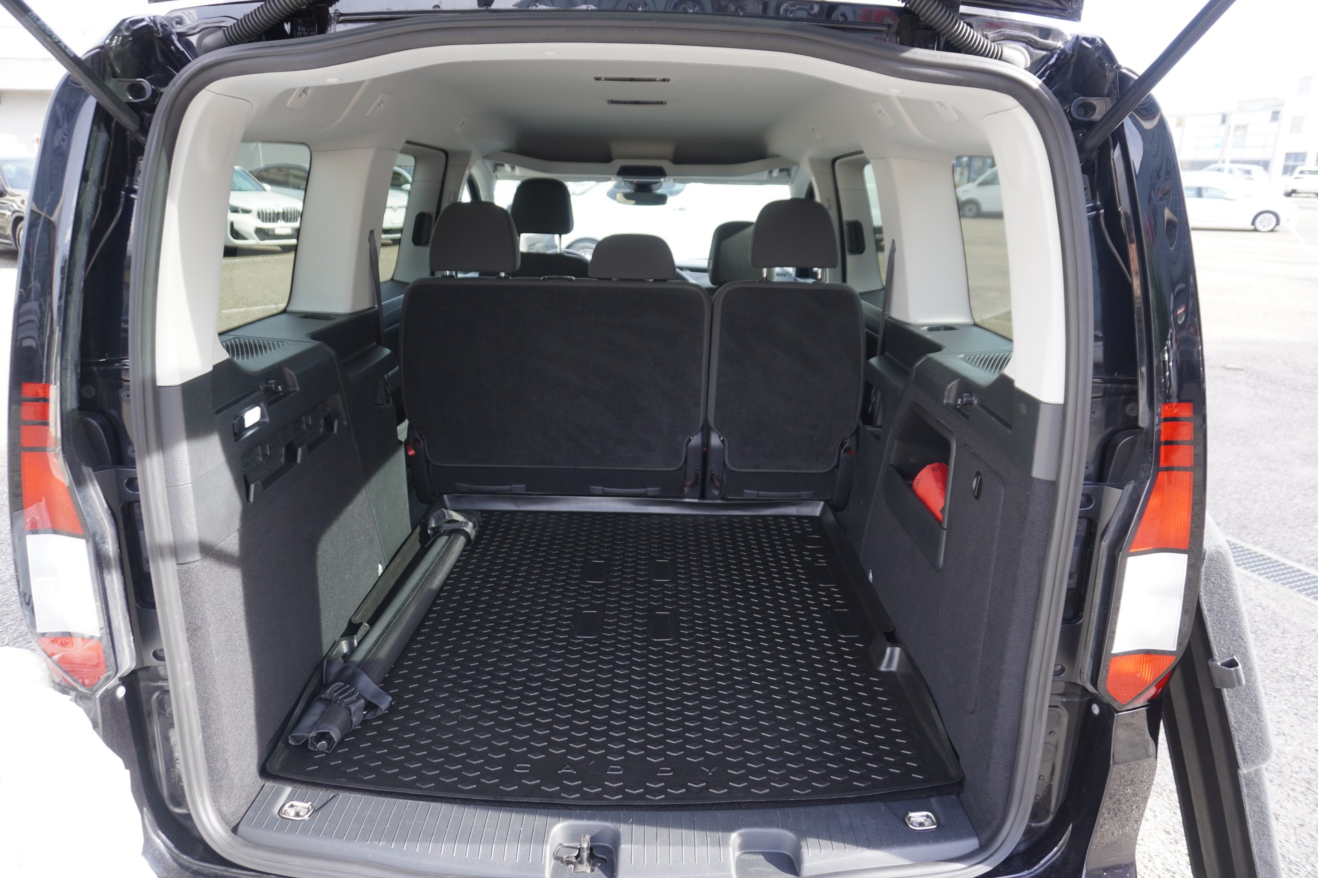 VW Caddy Maxi 1.5 TSI DSG-image-12