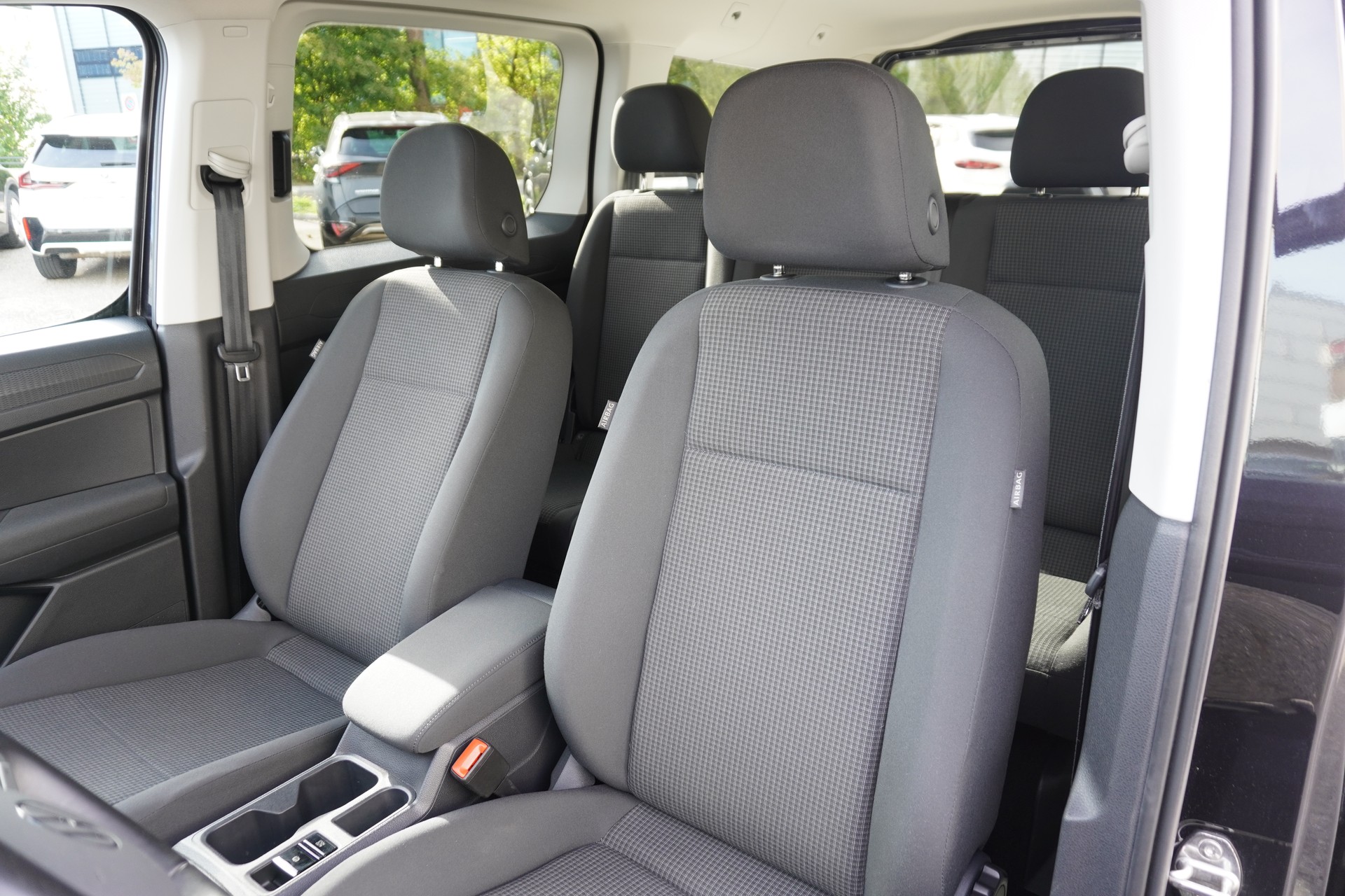 VW Caddy Maxi 1.5 TSI DSG-image-15