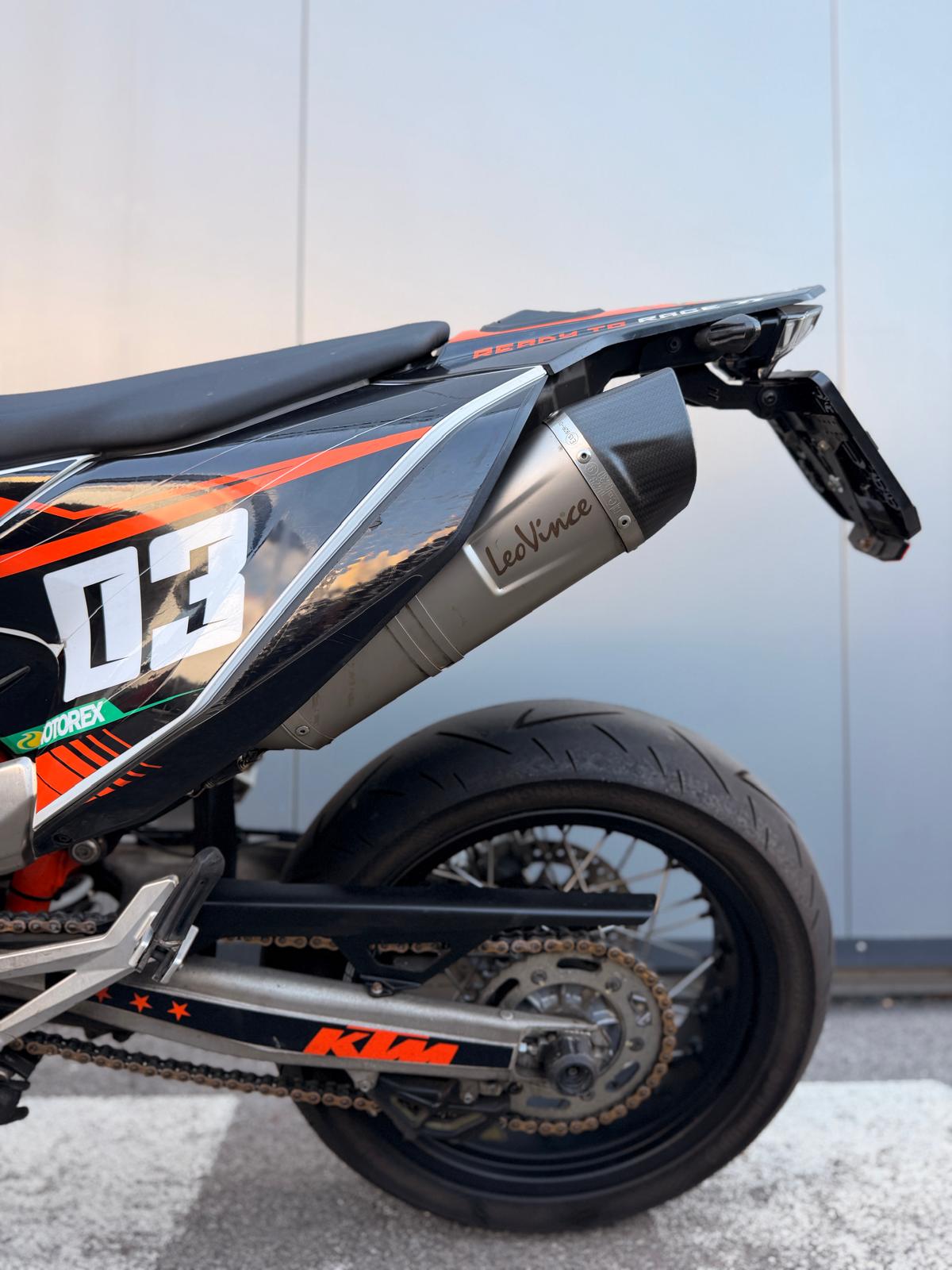 KTM 690 SMC R ABS-image-3