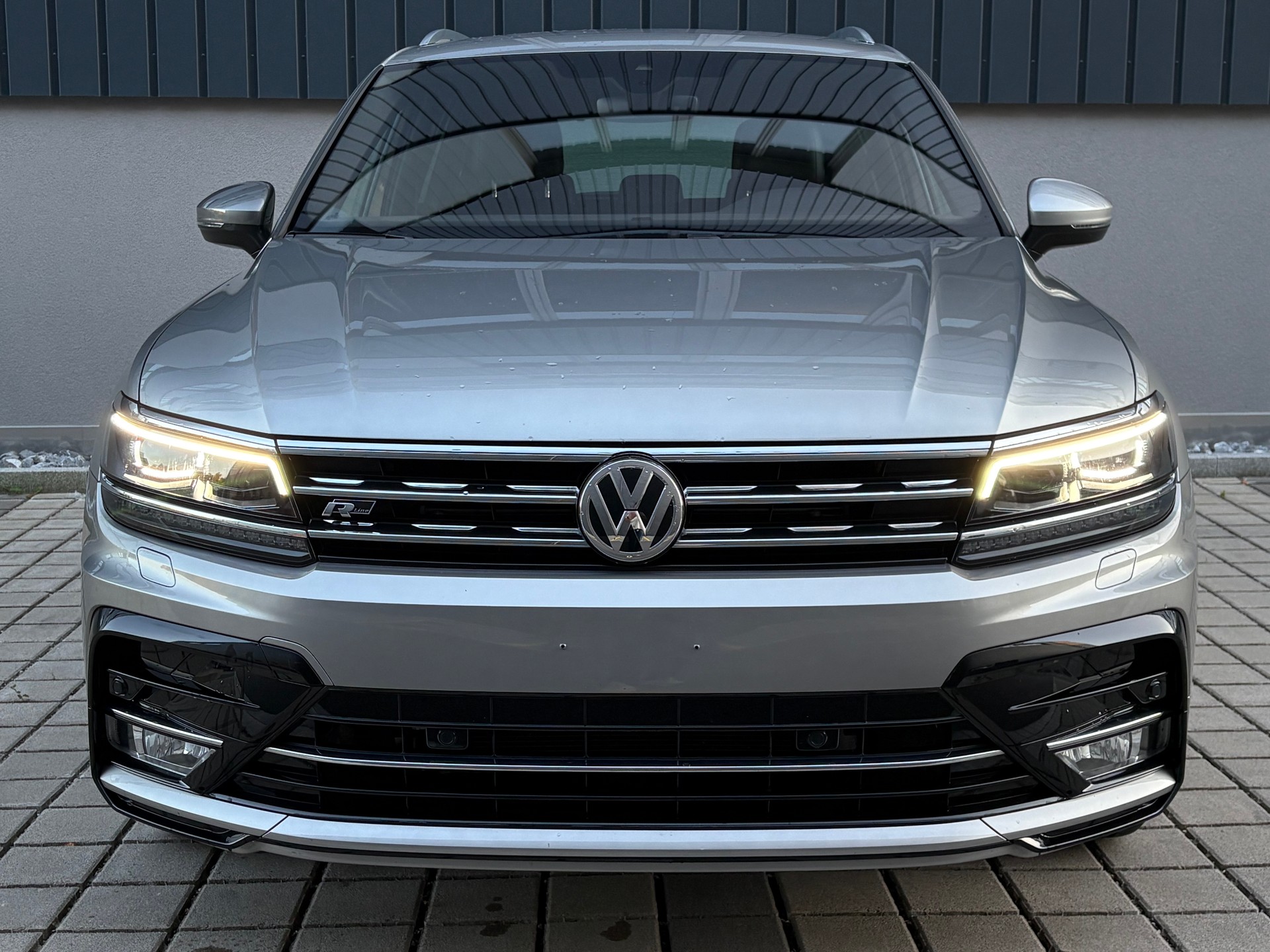 VW Tiguan 2.0TSI R-Line Highline 4Motion DSG frisch ab MFK-image-2