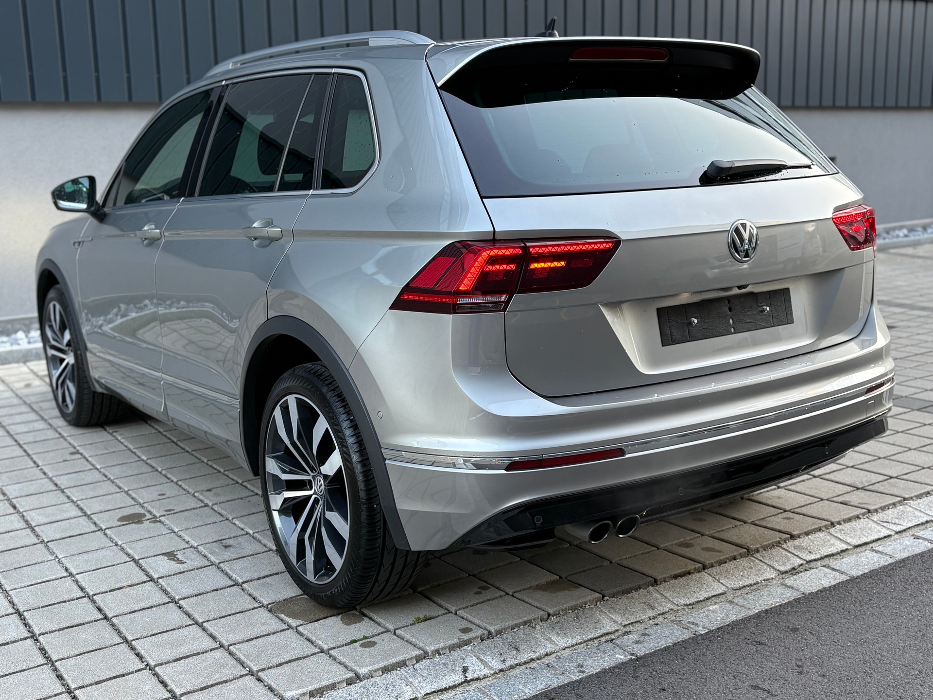 VW Tiguan 2.0TSI R-Line Highline 4Motion DSG frisch ab MFK-image-6
