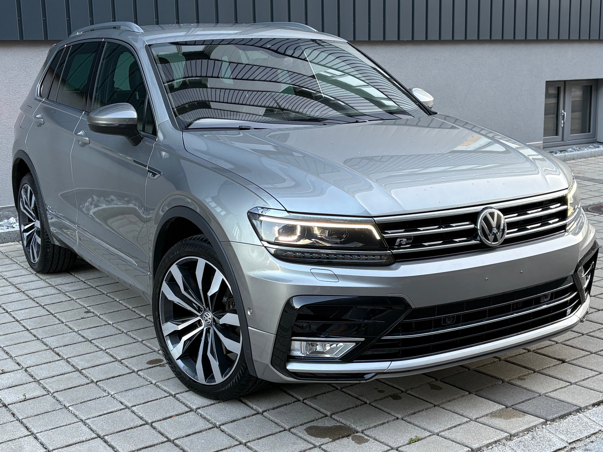 VW Tiguan 2.0TSI R-Line Highline 4Motion DSG frisch ab MFK-image-3