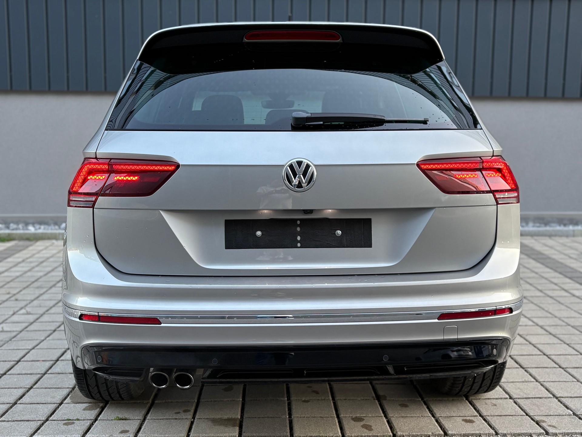 VW Tiguan 2.0TSI R-Line Highline 4Motion DSG frisch ab MFK-image-7