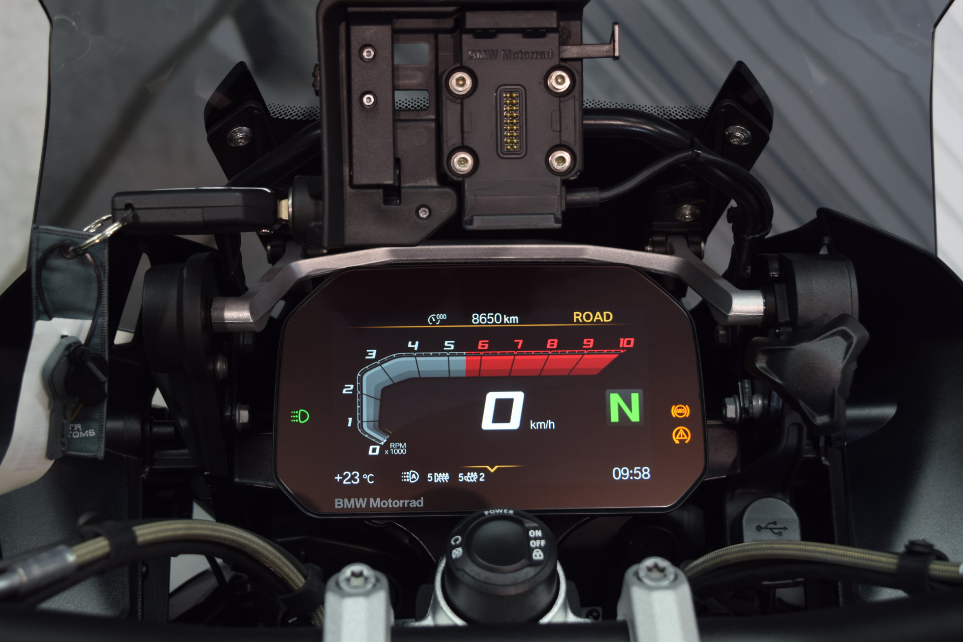 BMW R 1250 GS Triple Black inkl. Seitenkoffer & Topcase-image-8