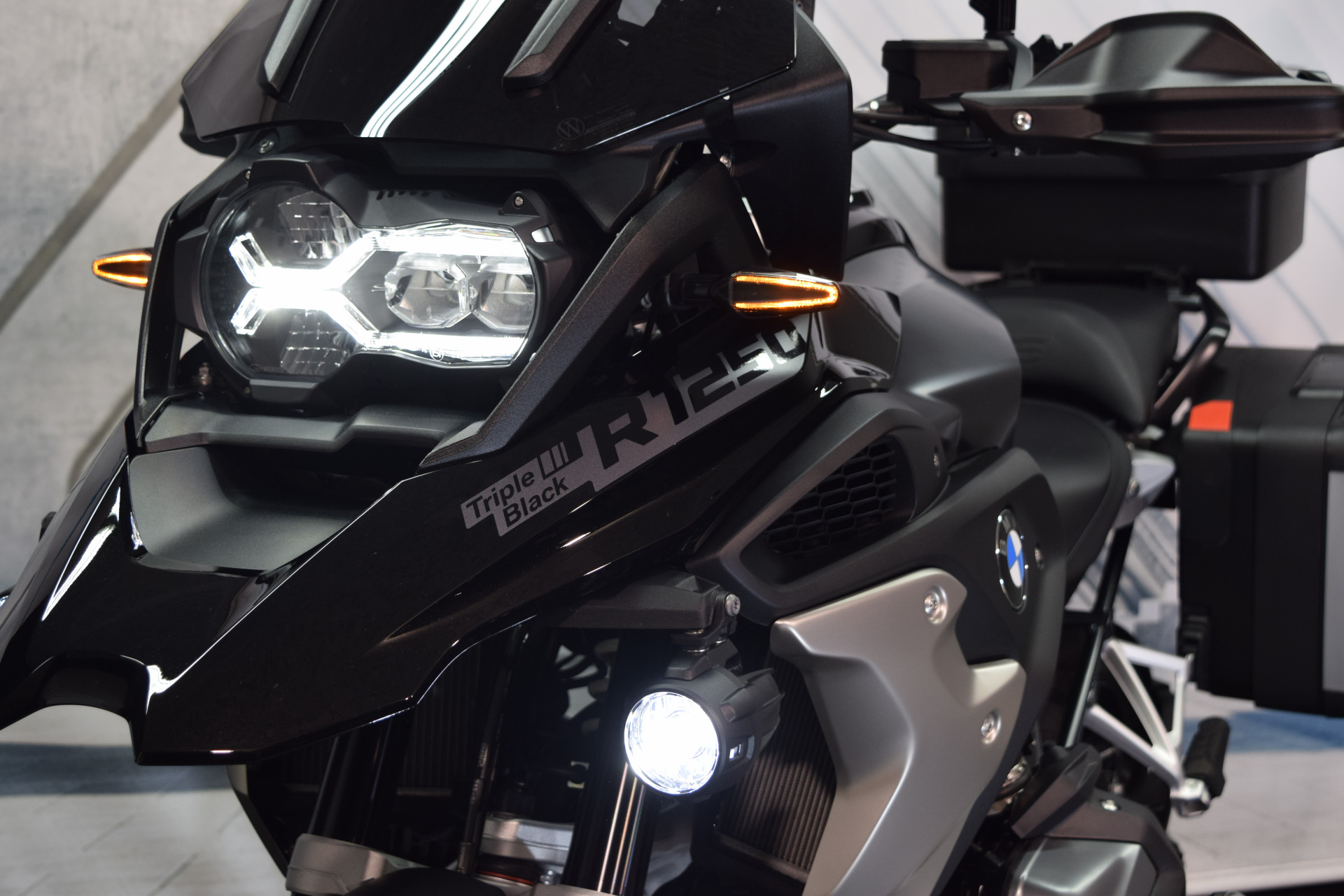 BMW R 1250 GS Triple Black inkl. Seitenkoffer & Topcase-image-9