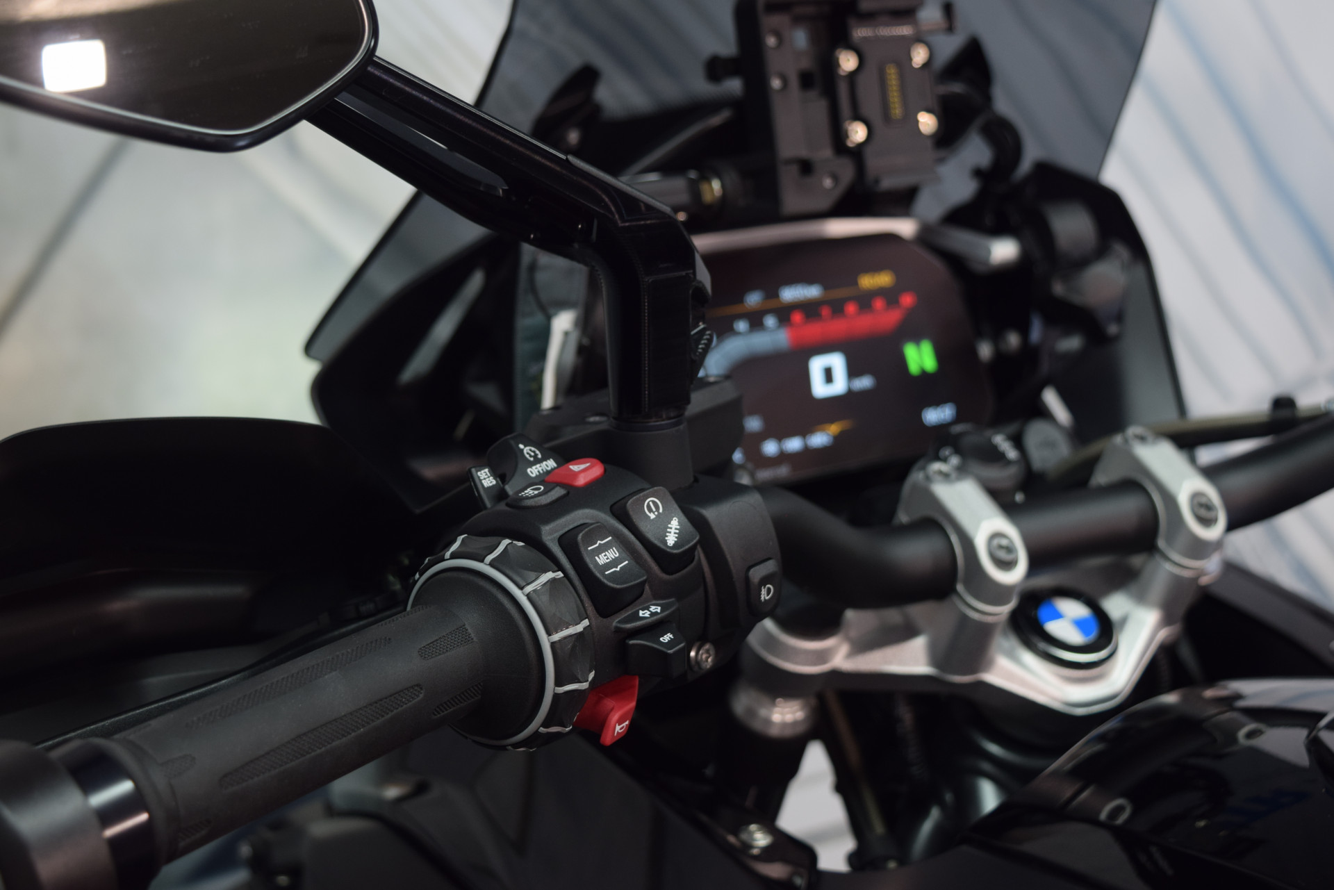 BMW R 1250 GS Triple Black inkl. Seitenkoffer & Topcase-image-6