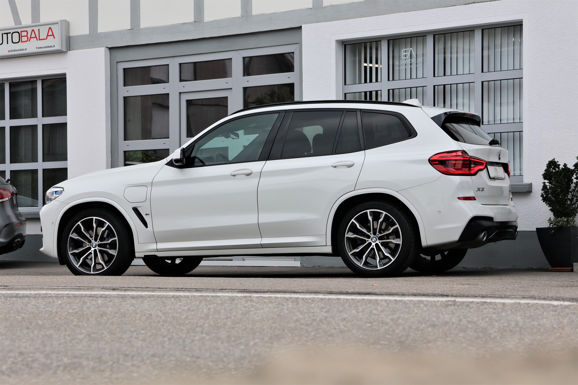 BMW X3 xDrive 30e M Sport (CH) + 2.0T AHK-showroom-element-3