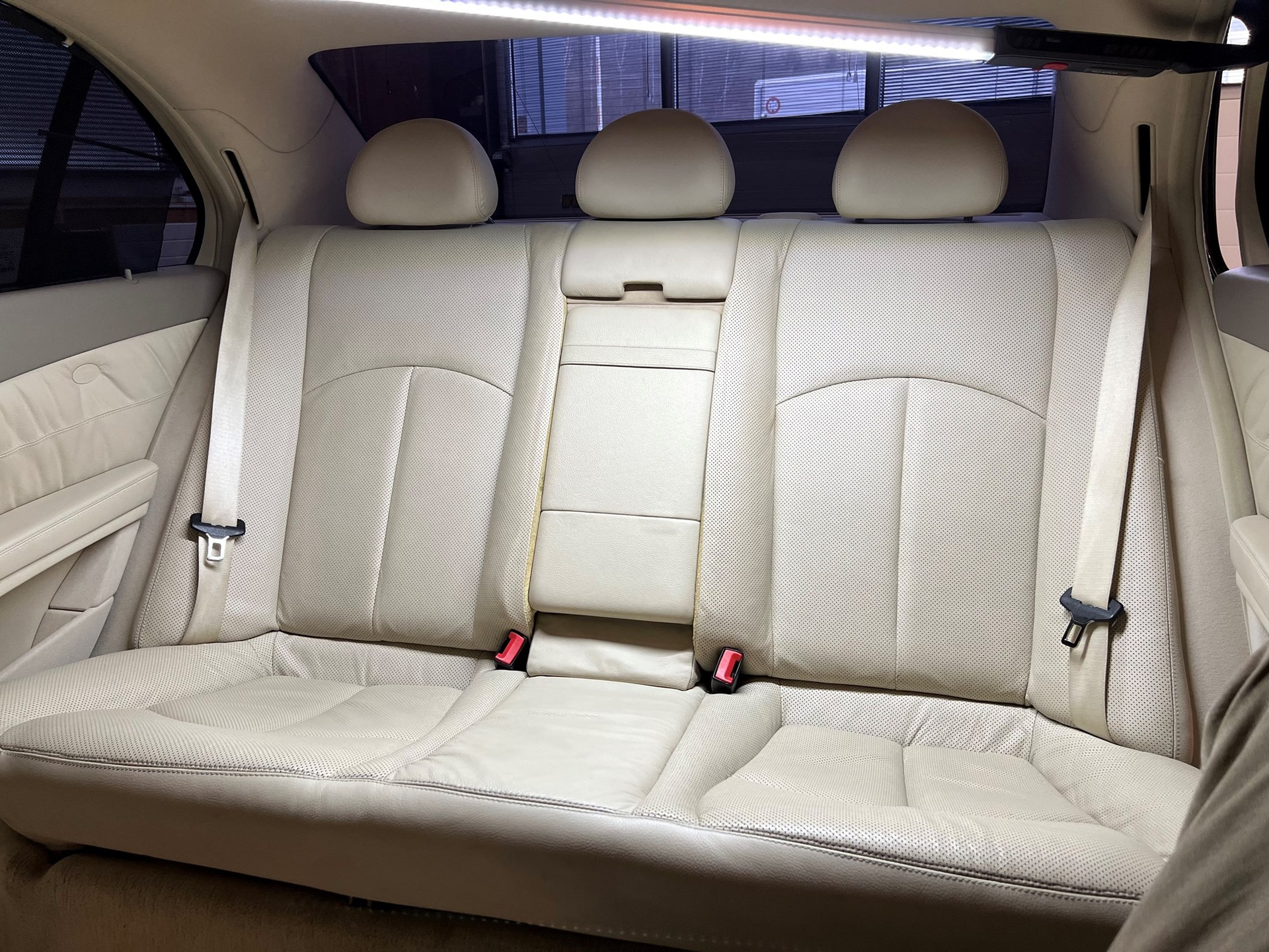MERCEDES-BENZ E 320 ELEGANCE "EXTENDED LIMO 6 PLÄTZER"-image-21