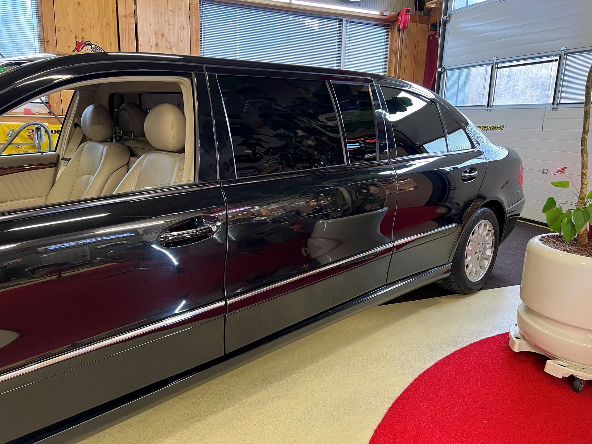 MERCEDES-BENZ E 320 ELEGANCE "EXTENDED LIMO 6 PLÄTZER"-image-11
