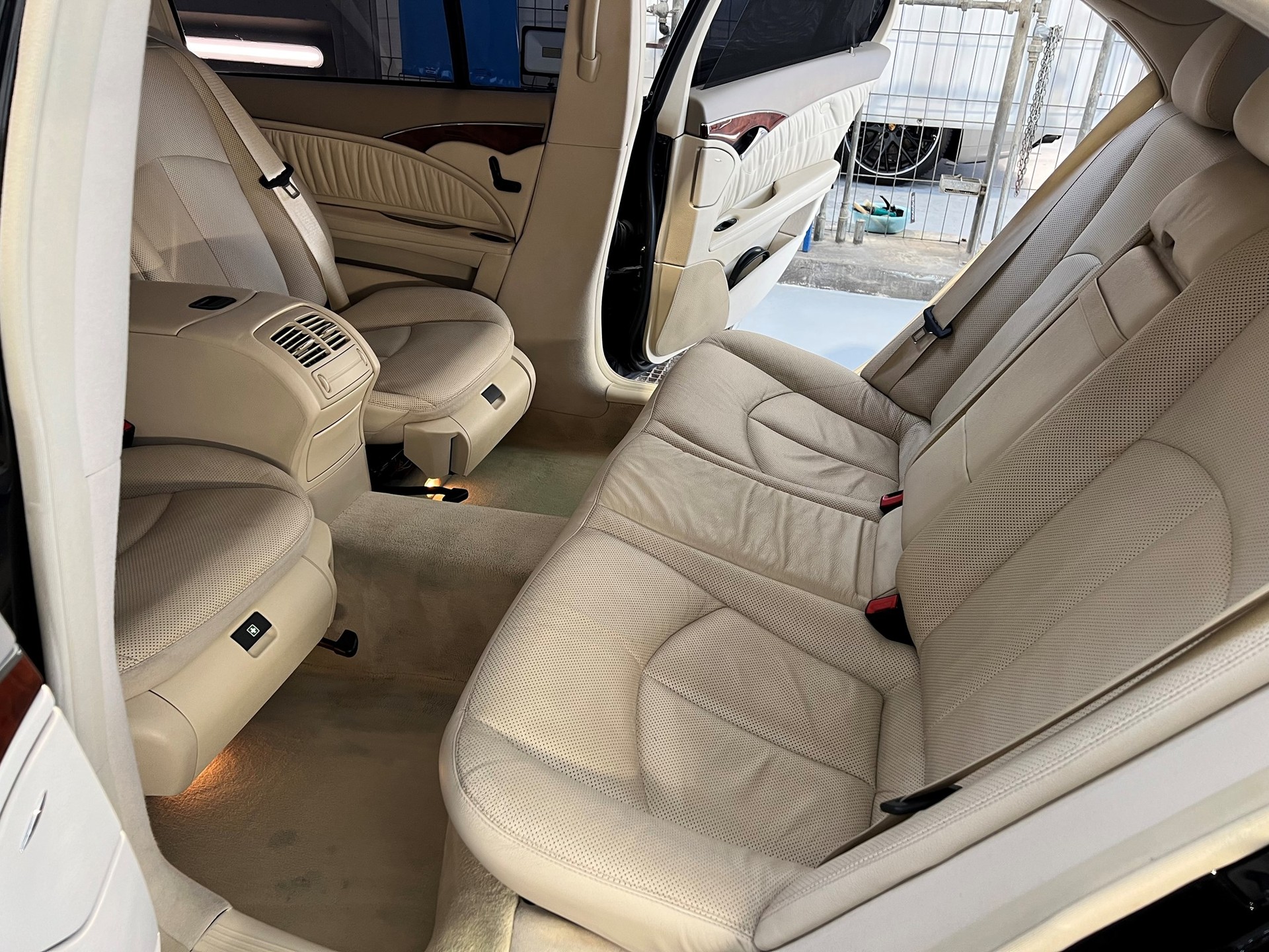MERCEDES-BENZ E 320 ELEGANCE "EXTENDED LIMO 6 PLÄTZER"-image-16