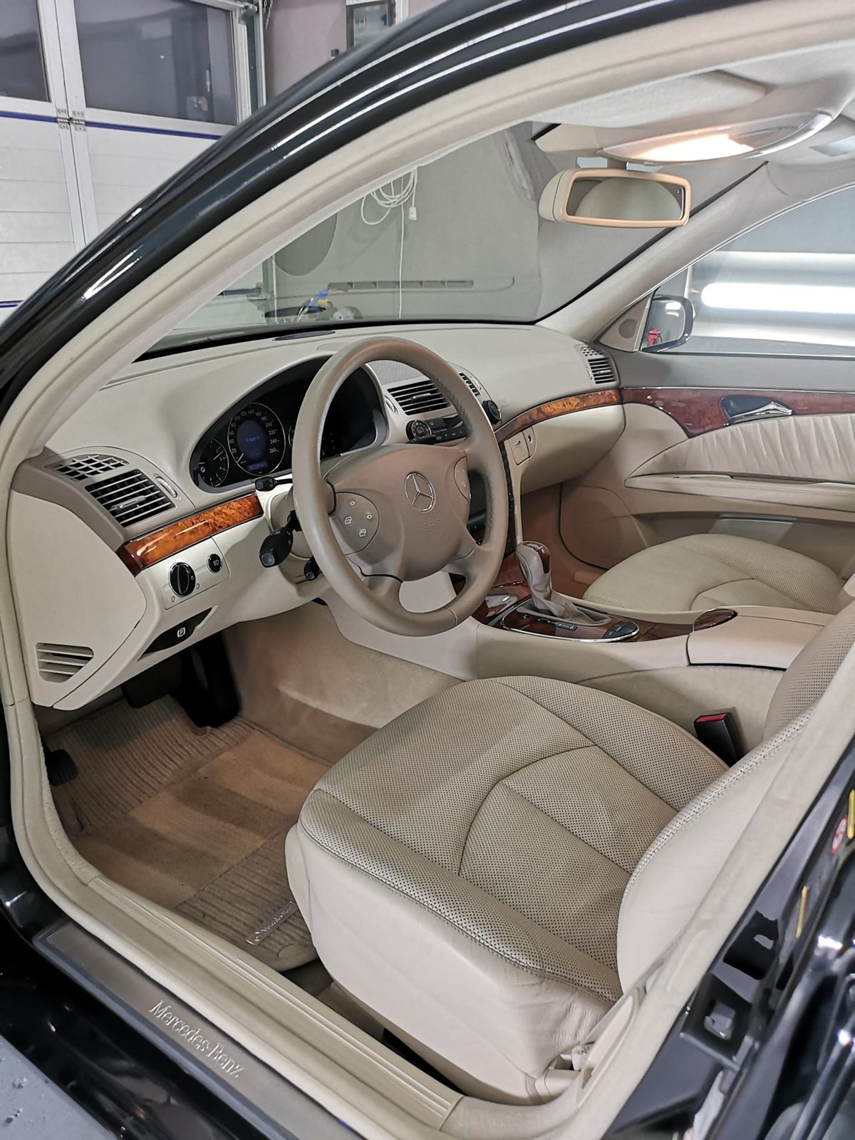 MERCEDES-BENZ E 320 ELEGANCE "EXTENDED LIMO 6 PLÄTZER"-image-5