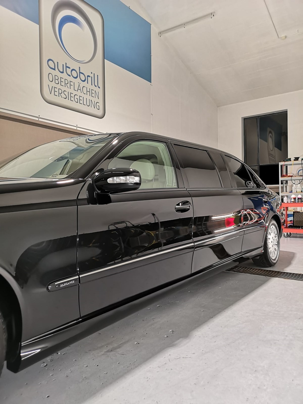 MERCEDES-BENZ E 320 ELEGANCE "EXTENDED LIMO 6 PLÄTZER"-image-27