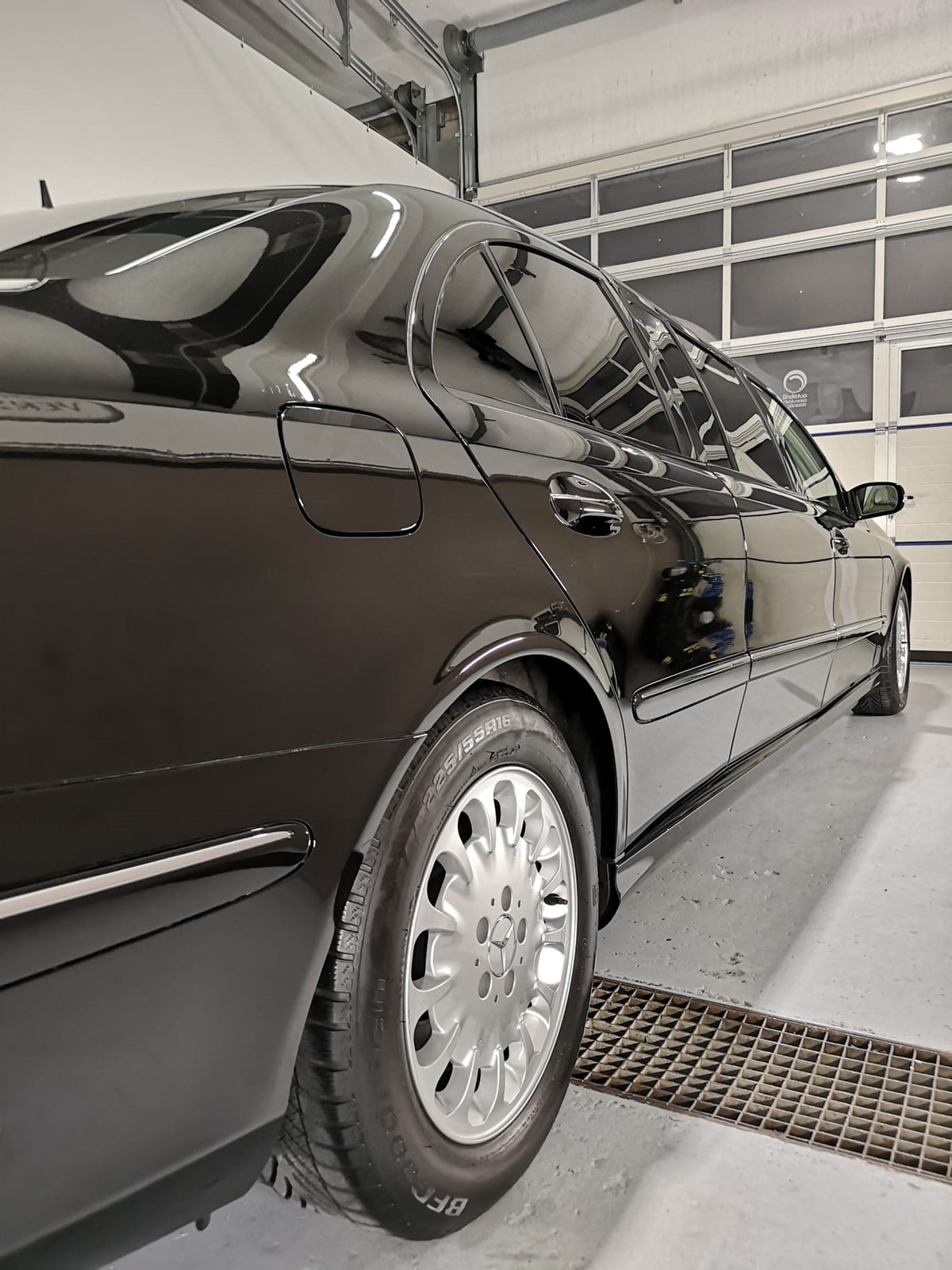 MERCEDES-BENZ E 320 ELEGANCE "EXTENDED LIMO 6 PLÄTZER"-image-31