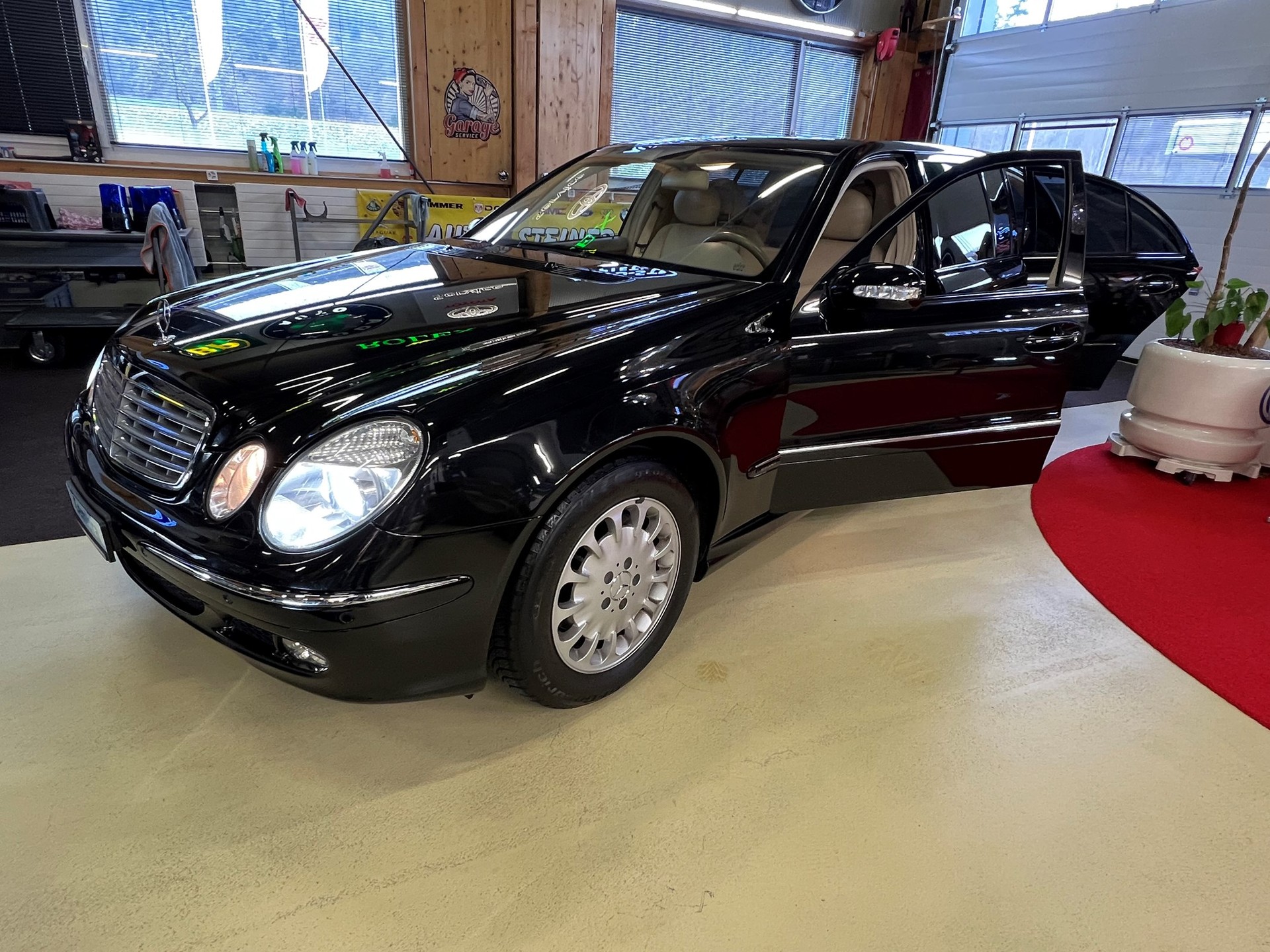 MERCEDES-BENZ E 320 ELEGANCE "EXTENDED LIMO 6 PLÄTZER"-showroom-element-3