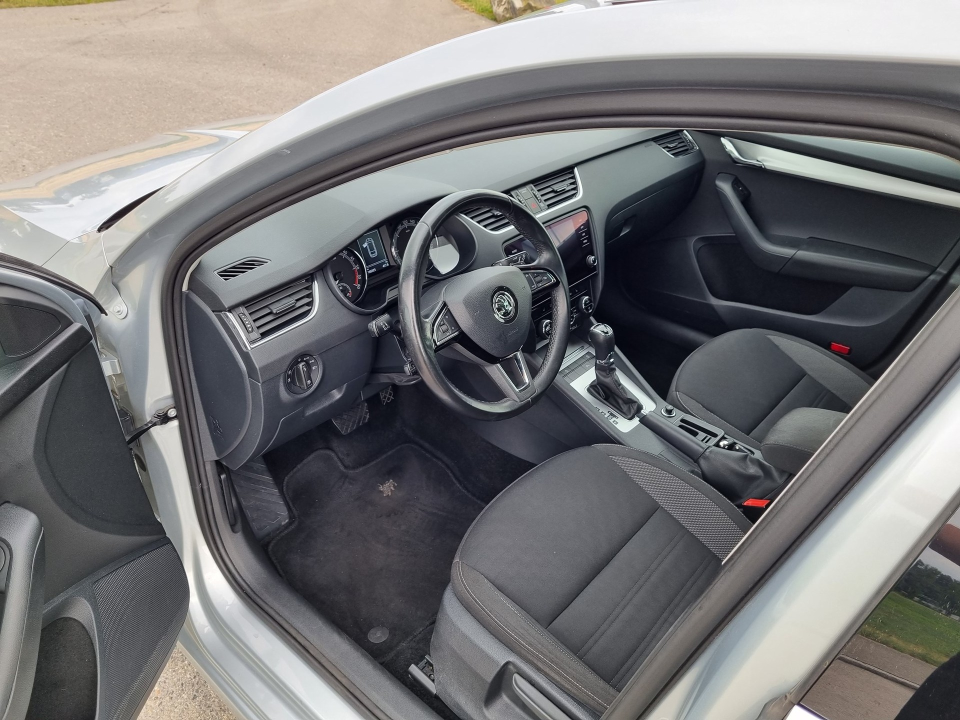 SKODA Octavia Combi 2.0 TDI Style 4x4 DSG-image-10