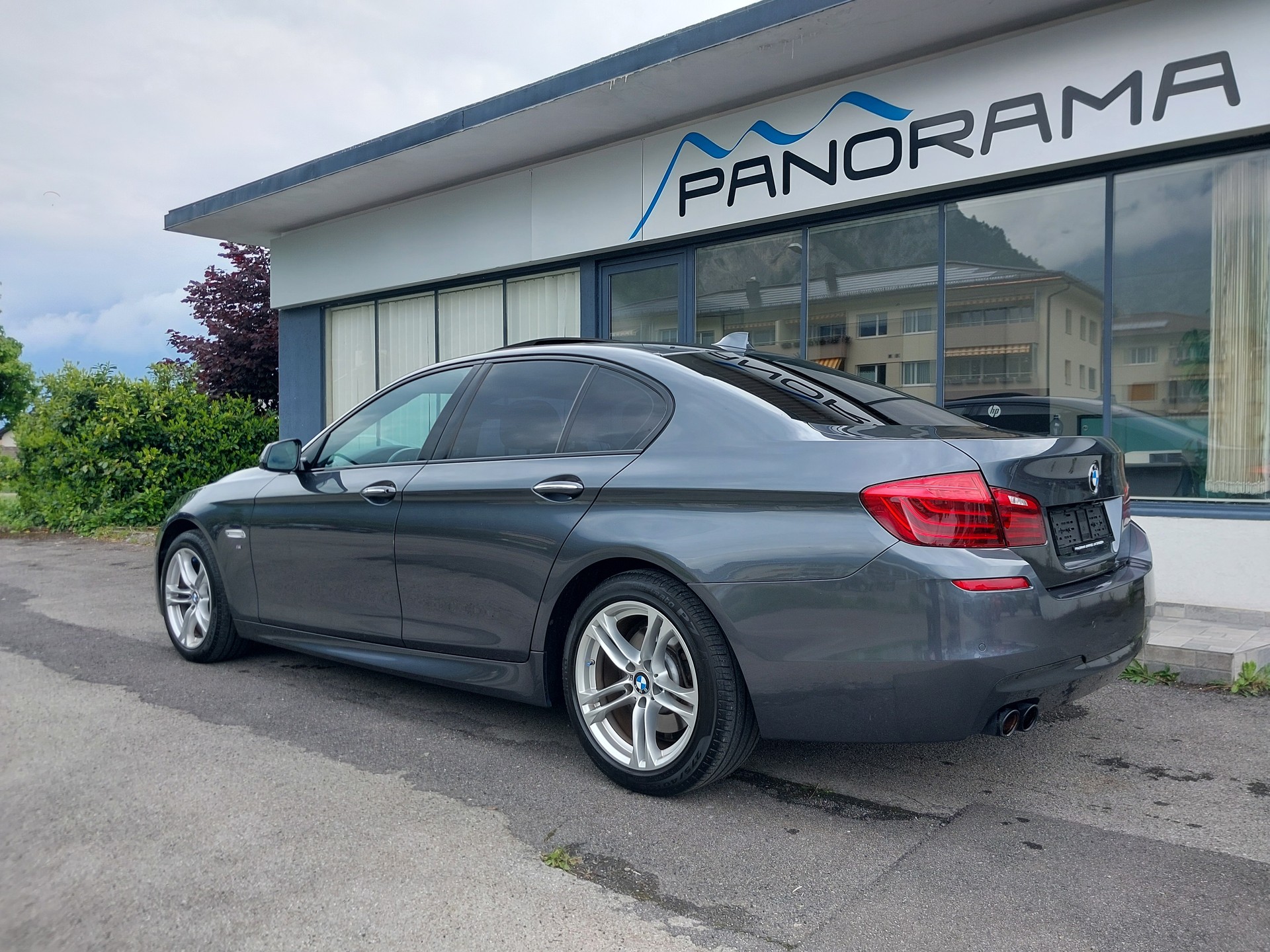 BMW 520d xDrive Steptronic M-Sport-image-1