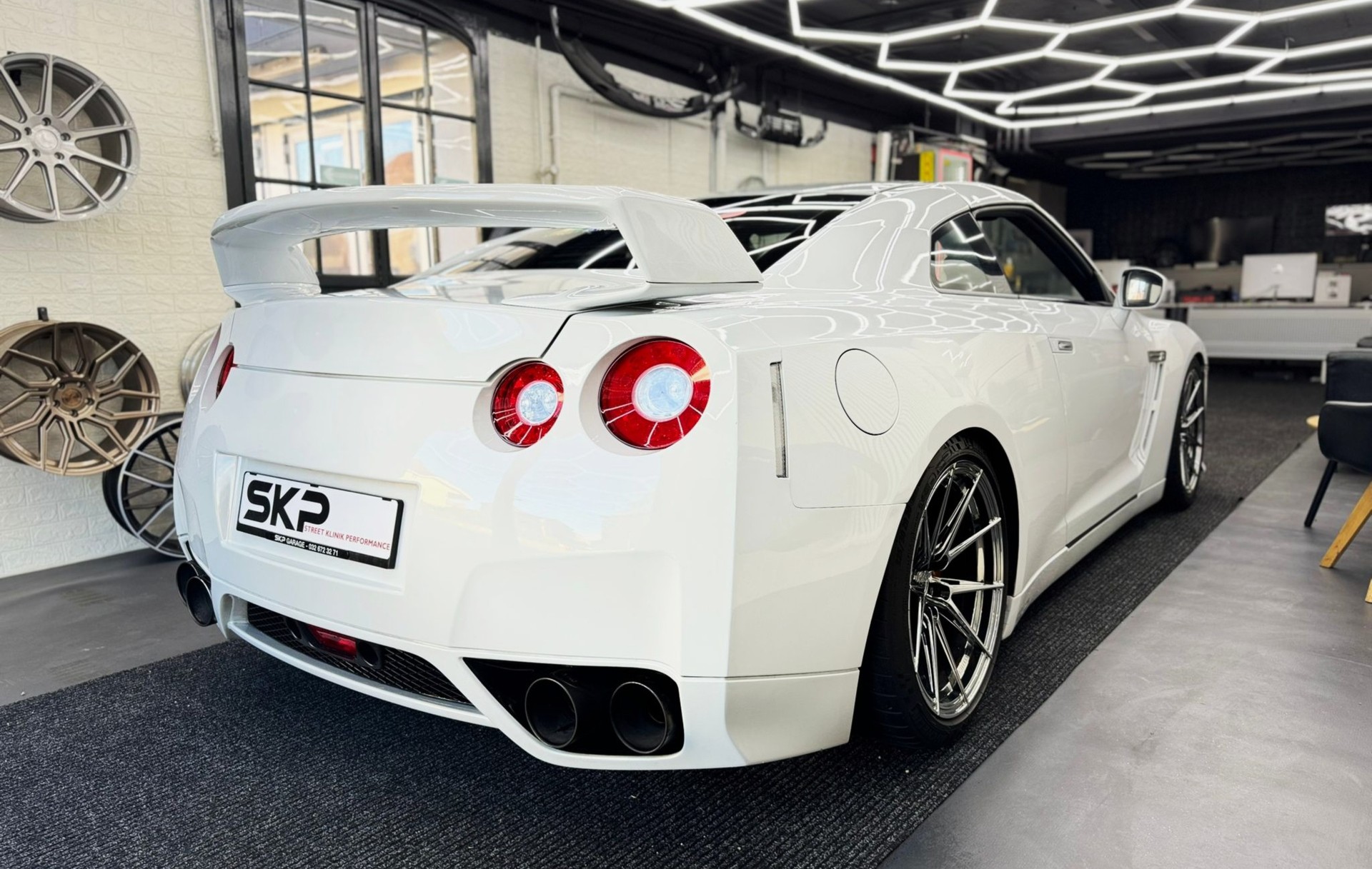 NISSAN GT-R 3.8 V6 Biturbo Black Edition-image-2