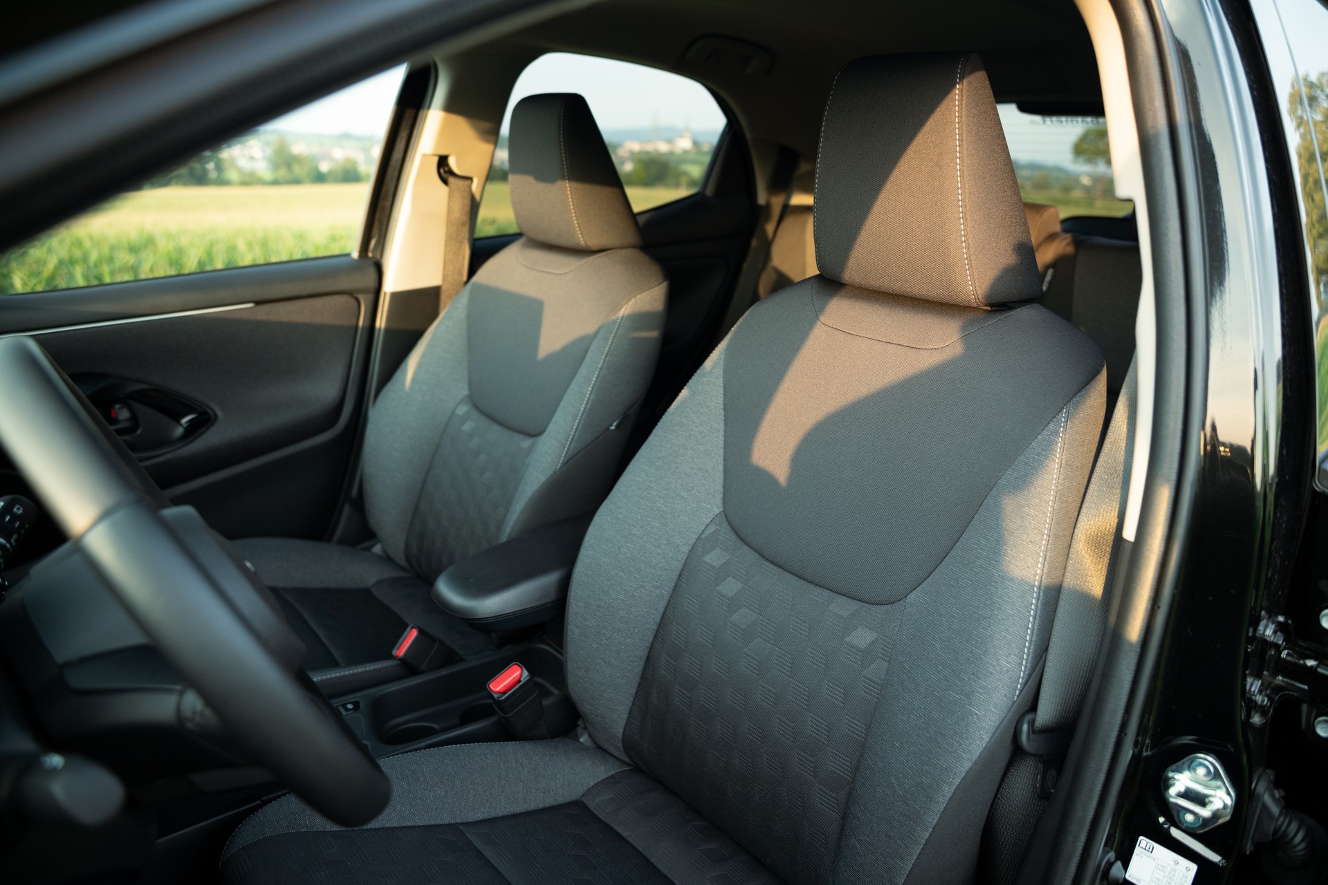 TOYOTA Yaris 1.5 Comfort e-CVT-image-15