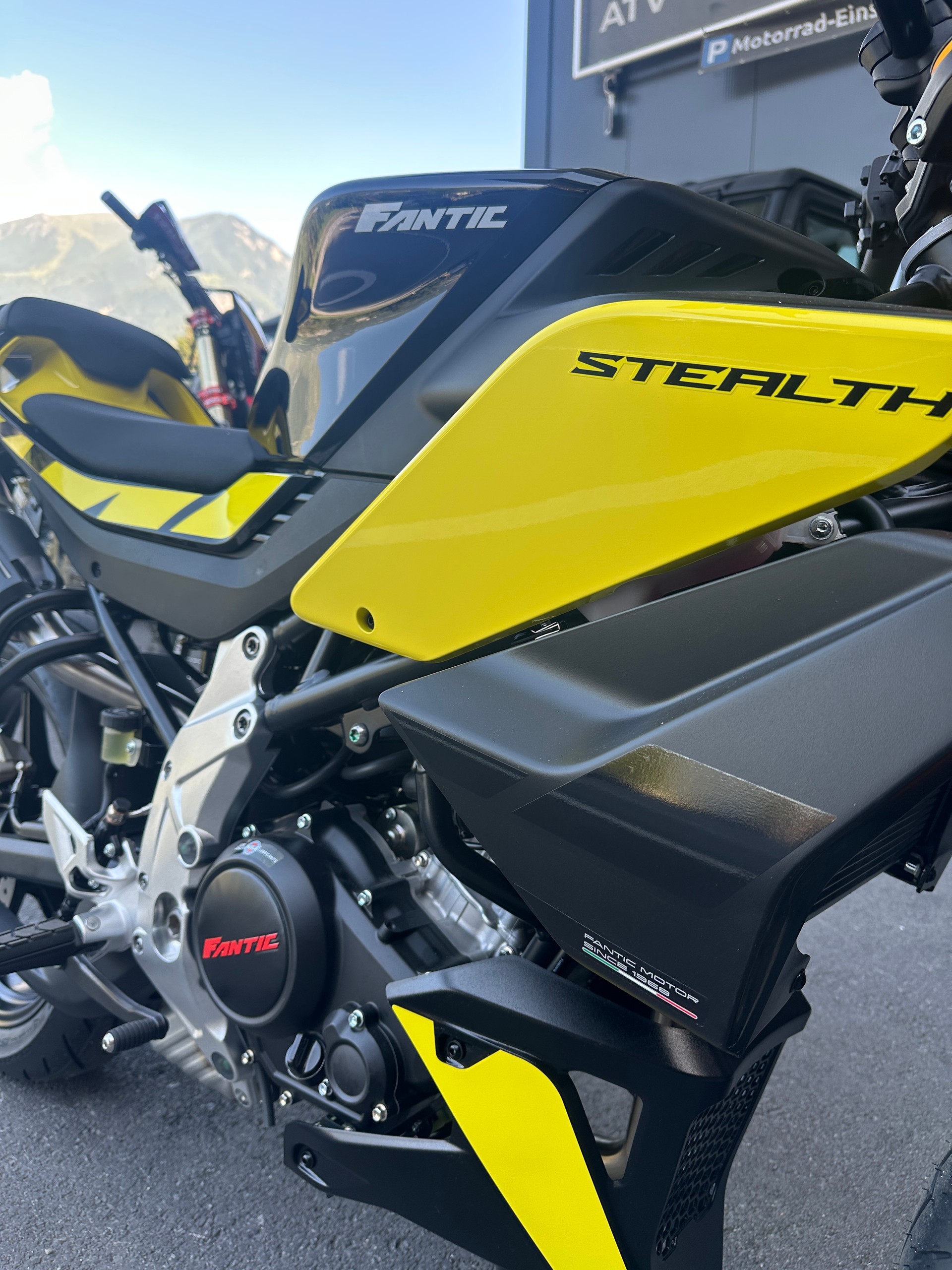 FANTIC STEALTH 125-image-2