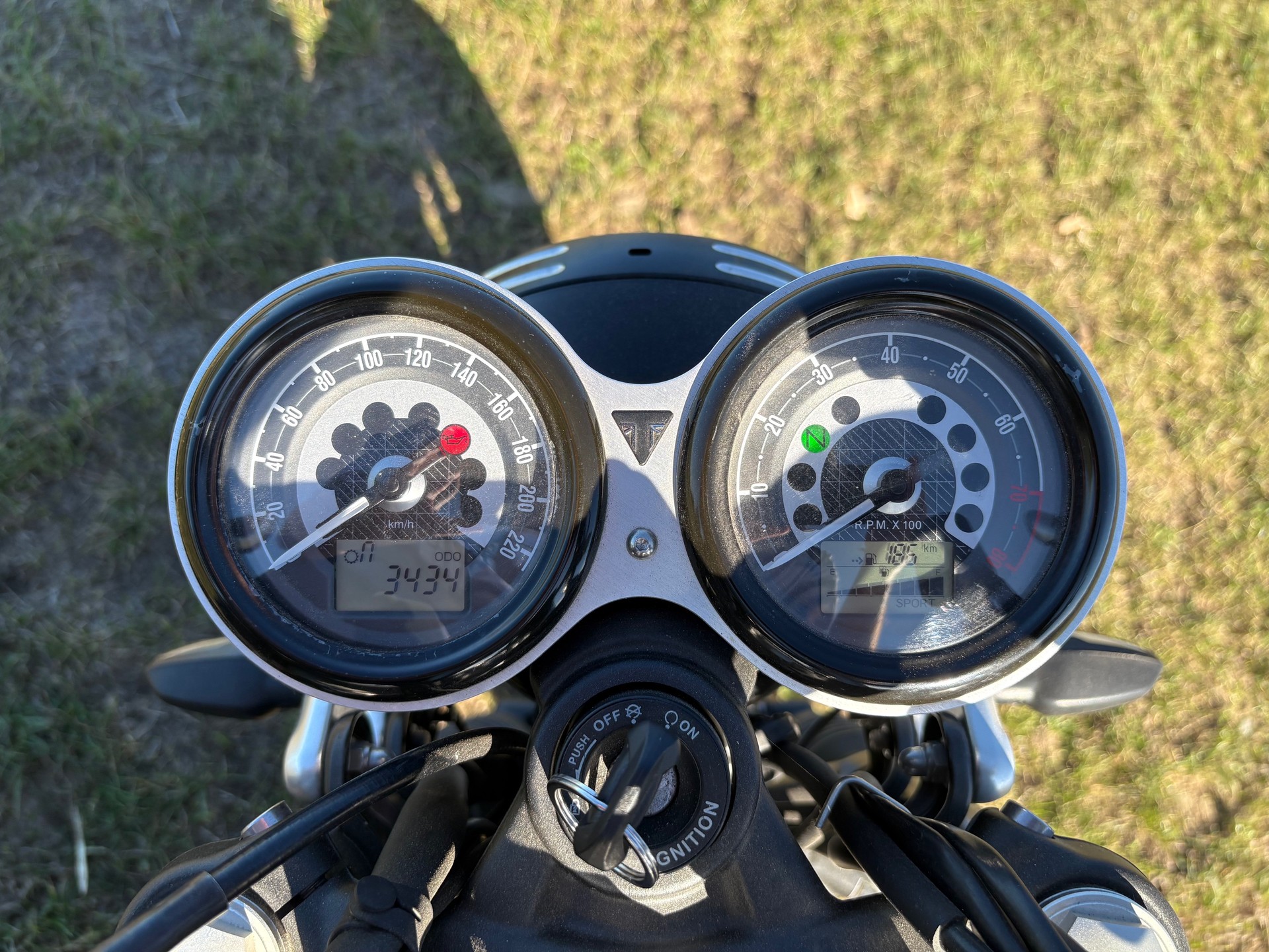 TRIUMPH Speed Twin 1200-image-9