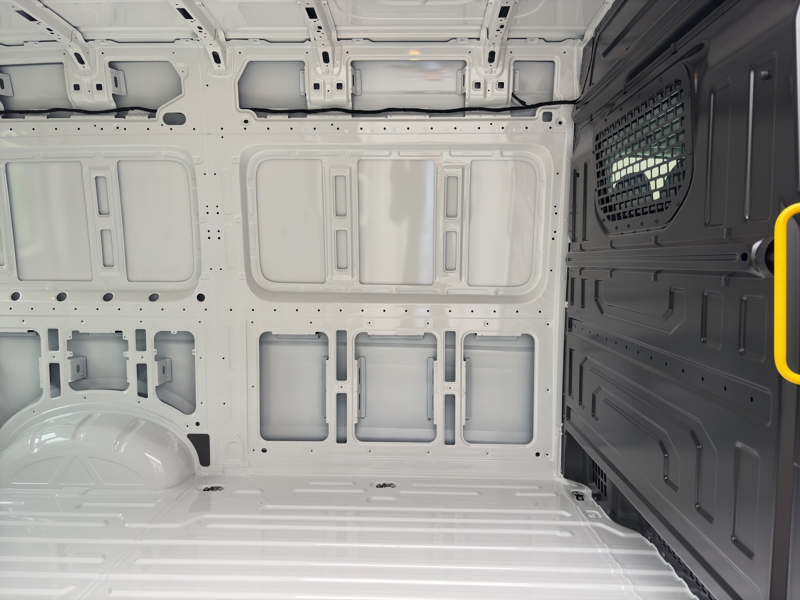 VW Crafter 35 2.0 BiTDI L3 HD A-image-11