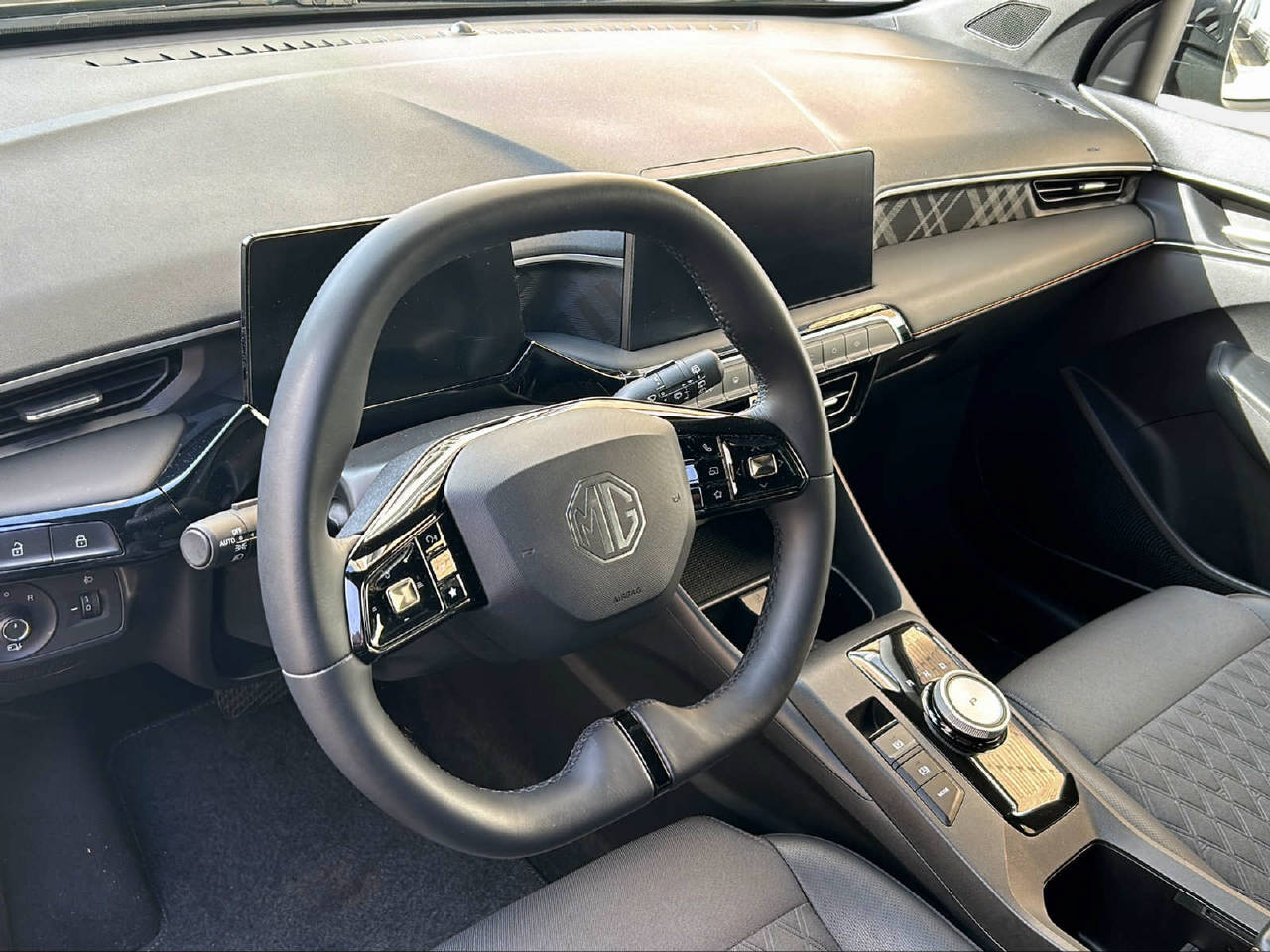 MG 3 1.5 Hybrid Luxury-image-11