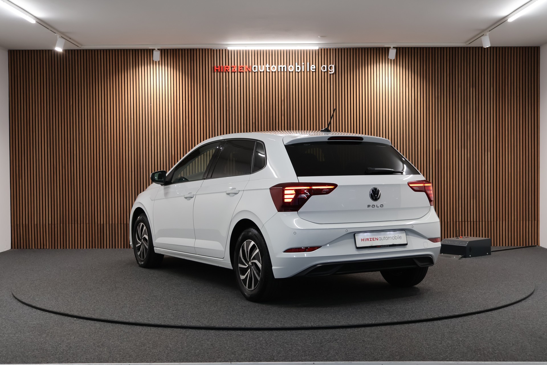 VW Polo 1.0 TSI Life DSG-showroom-element-2