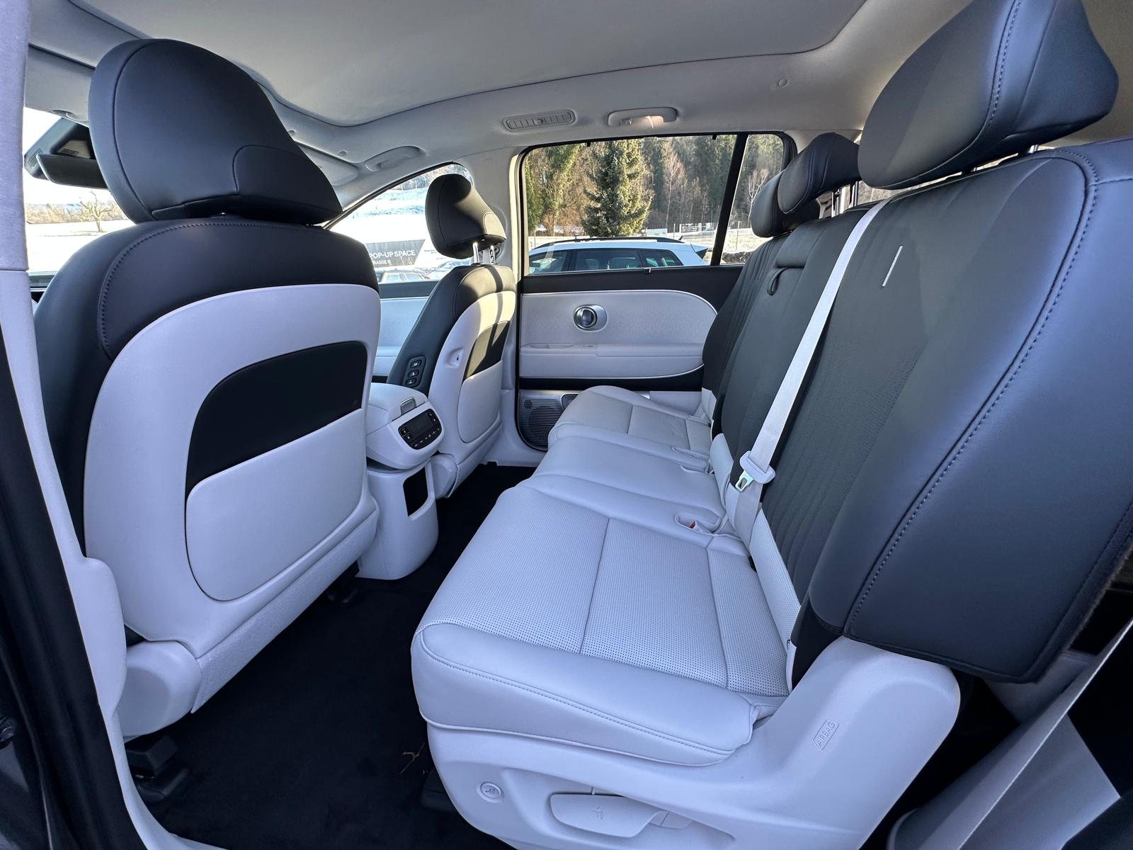 HYUNDAI Ioniq 9 110kWh Vertex Caligraphy 4WD-image-10
