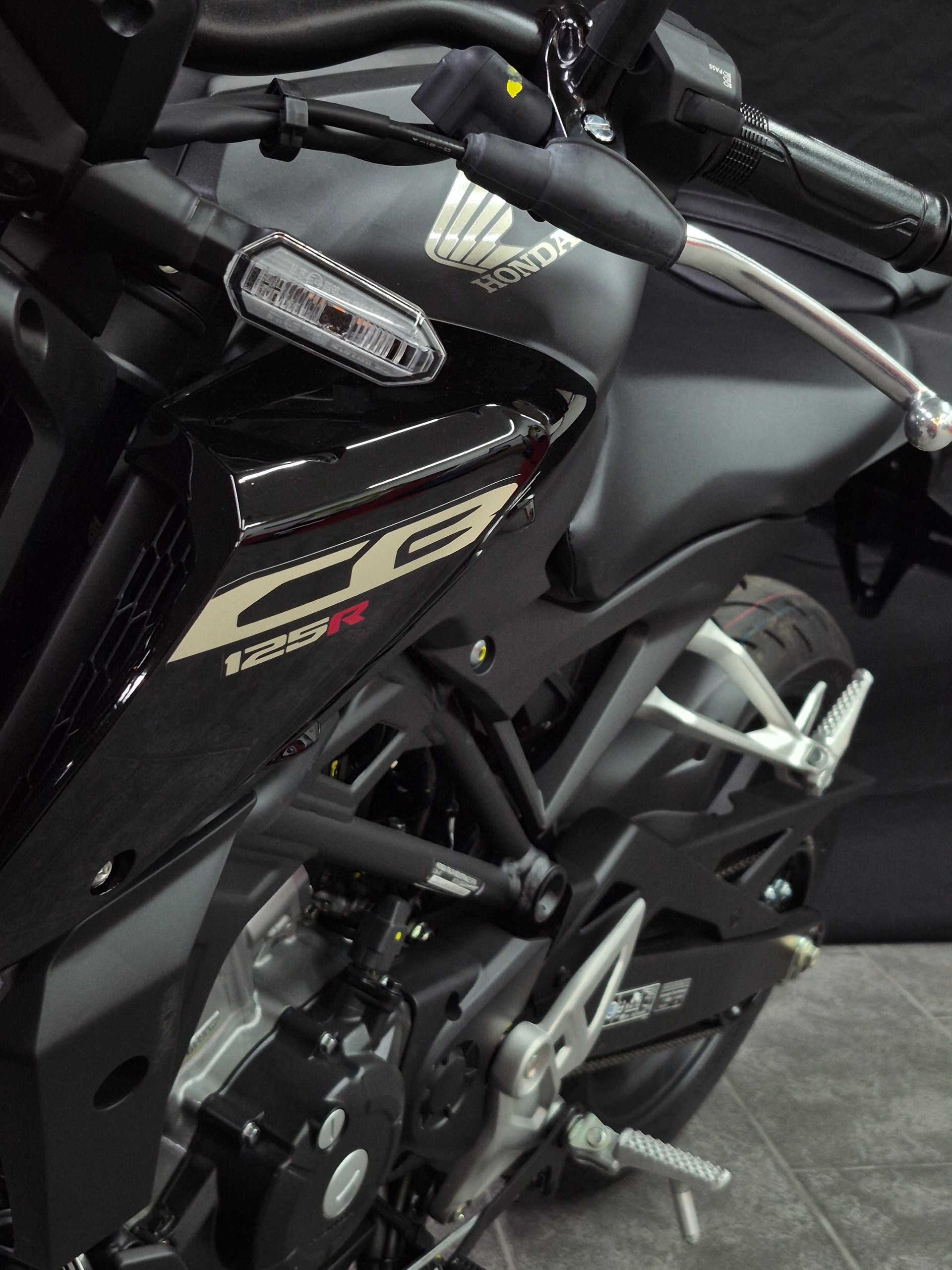 HONDA CB 125 R-image-10