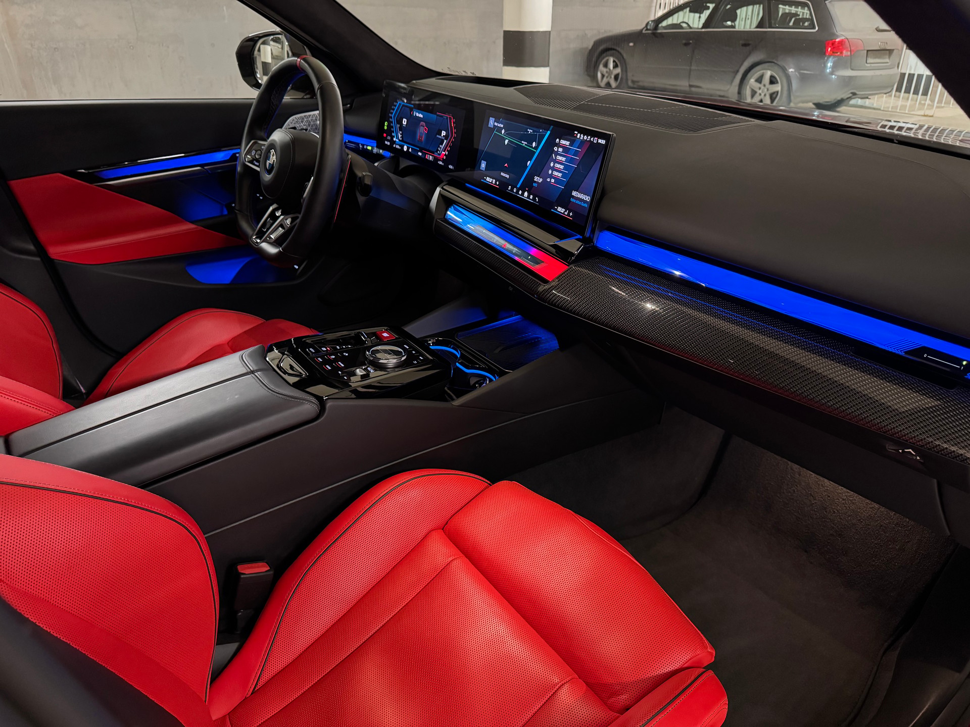 BMW M5 xDrive * 3.9% Leasing * 22" / 23" H&R / Carbon *-image-9