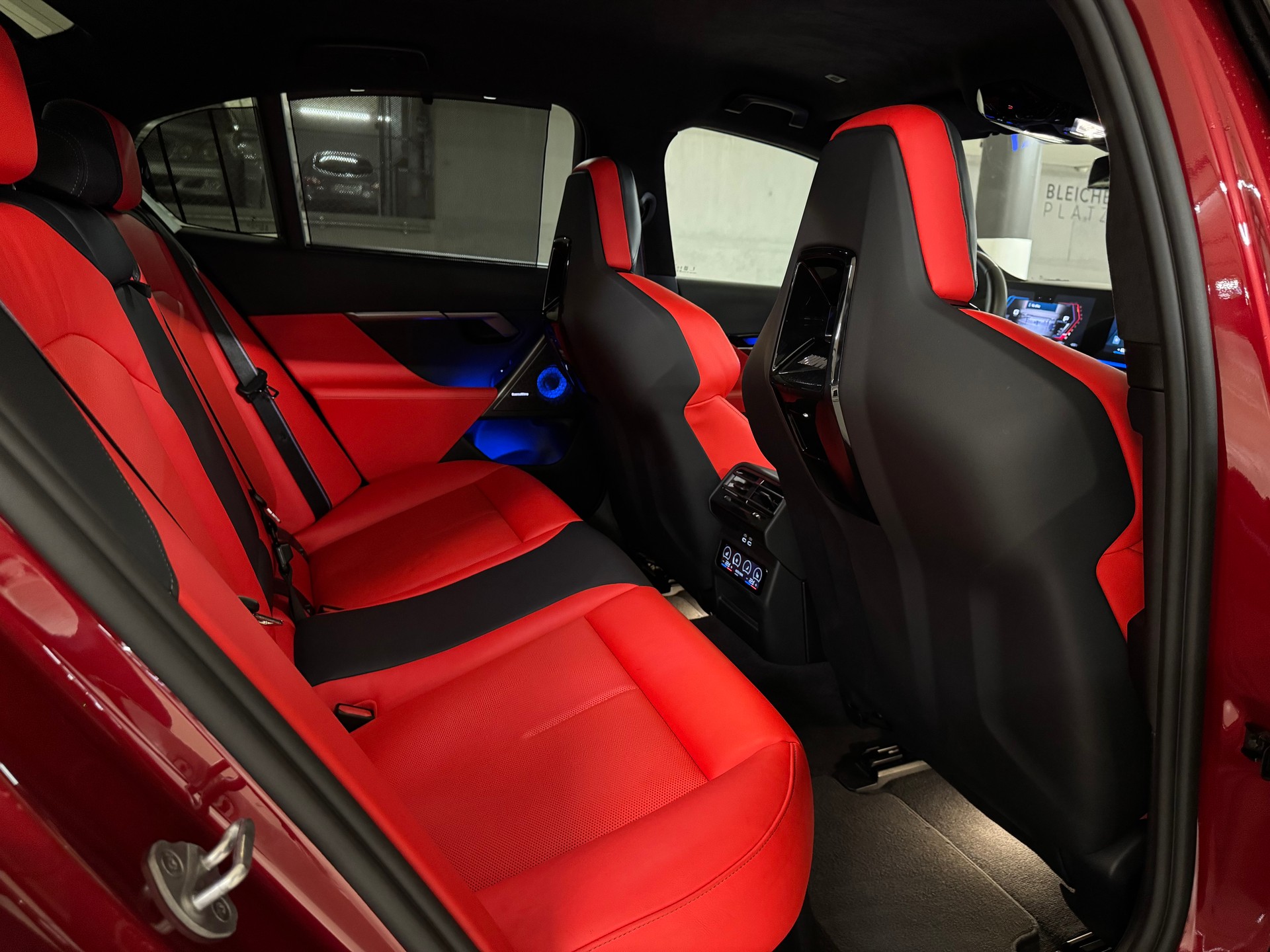 BMW M5 xDrive * 3.9% Leasing * 22" / 23" H&R / Carbon *-image-13