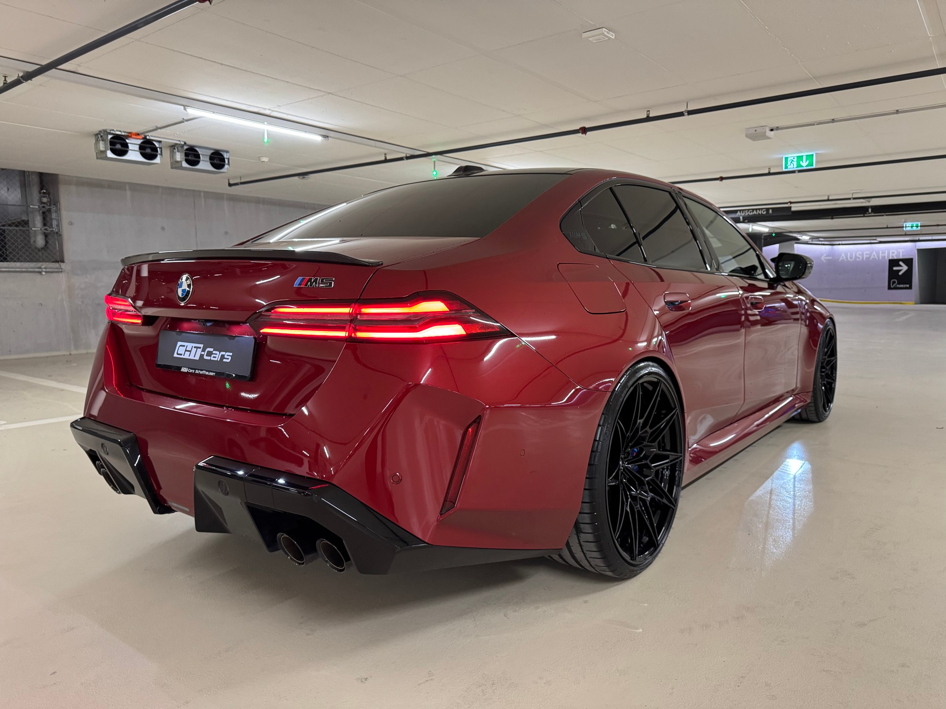 BMW M5 xDrive * 3.9% Leasing * 22" / 23" H&R / Carbon *-showroom-element-3