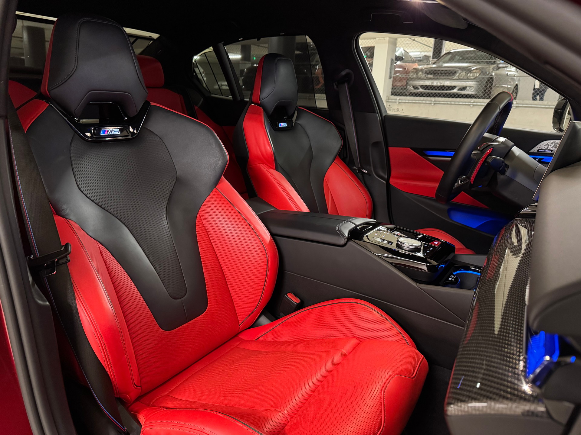BMW M5 xDrive * 3.9% Leasing * 22" / 23" H&R / Carbon *-image-12