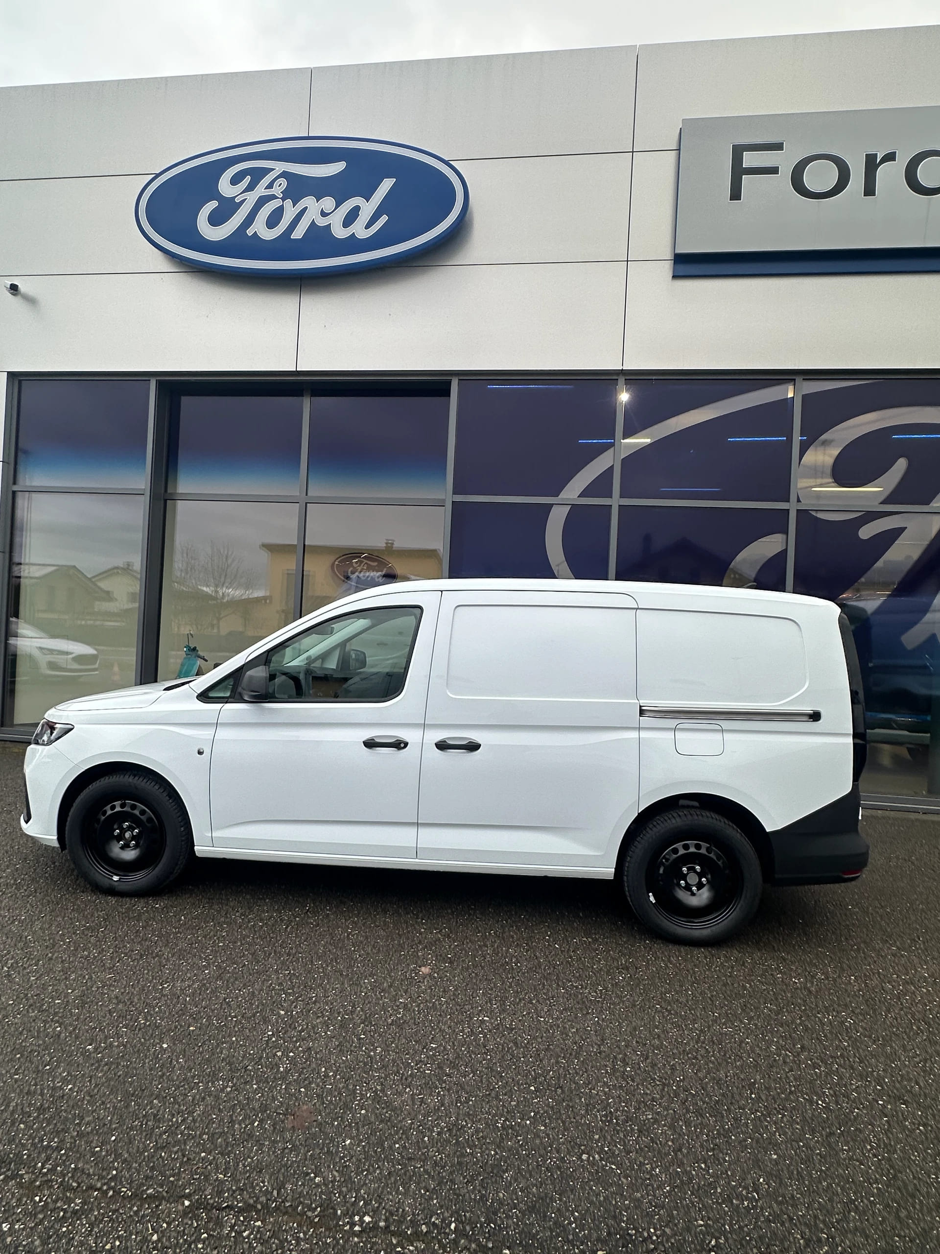 FORD Grand Transit Connect fourg. 2 Trend/122CV/Aut.-image-2
