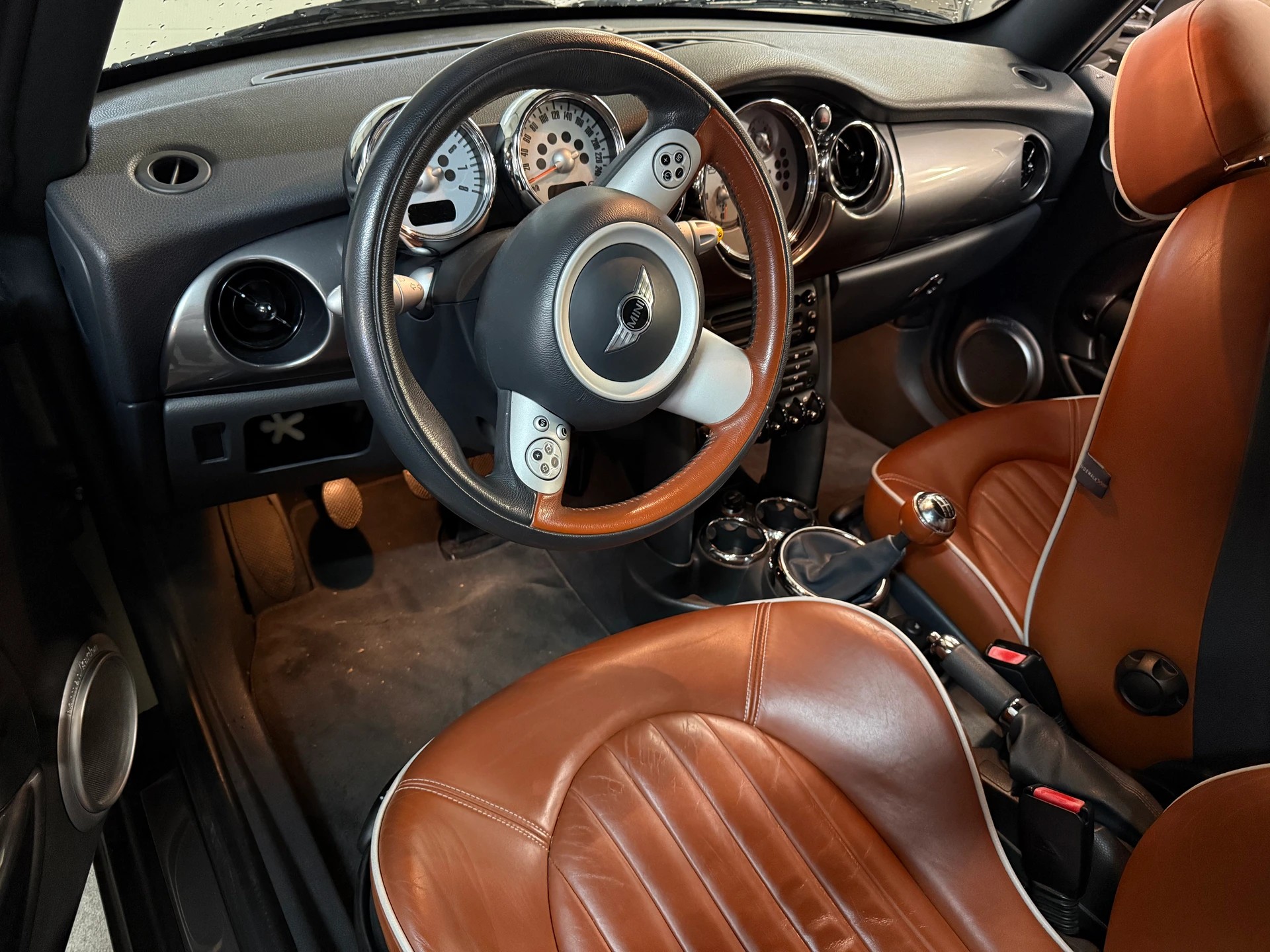 MINI Cooper Cabriolet-image-7
