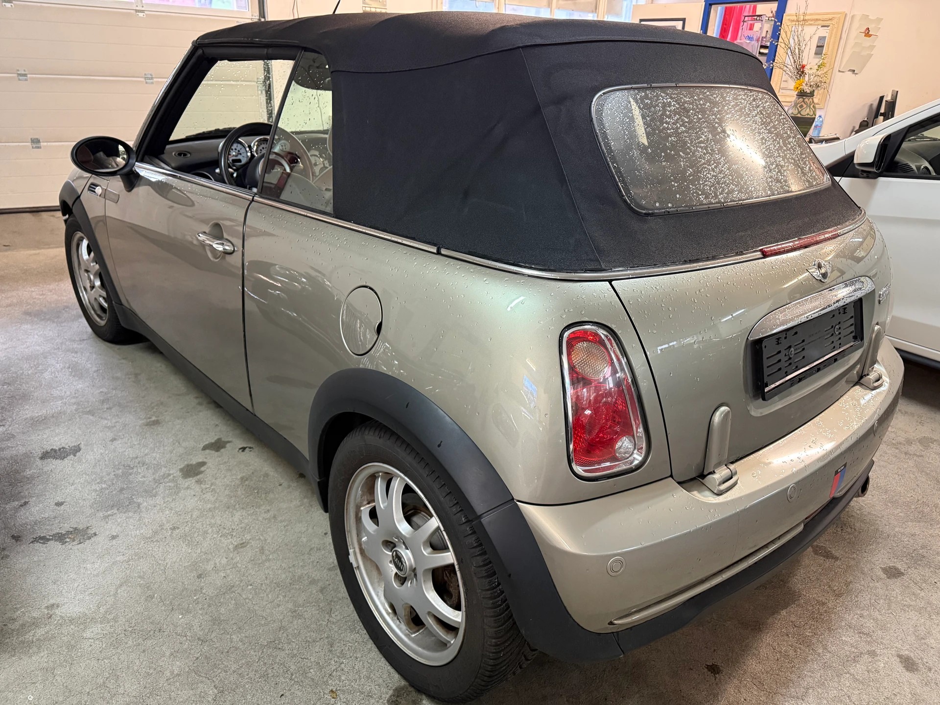 MINI Cooper Cabriolet-image-5